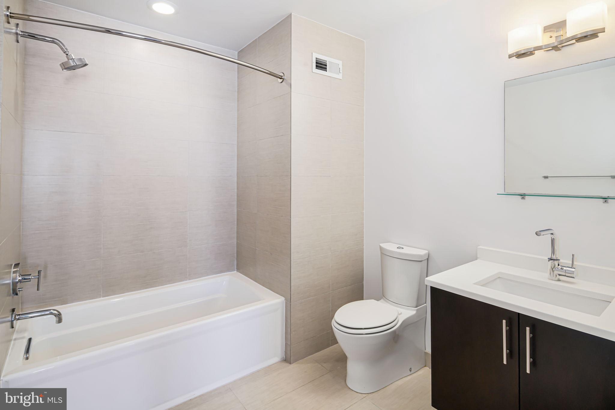 QUEEN VILLAGE - Residential