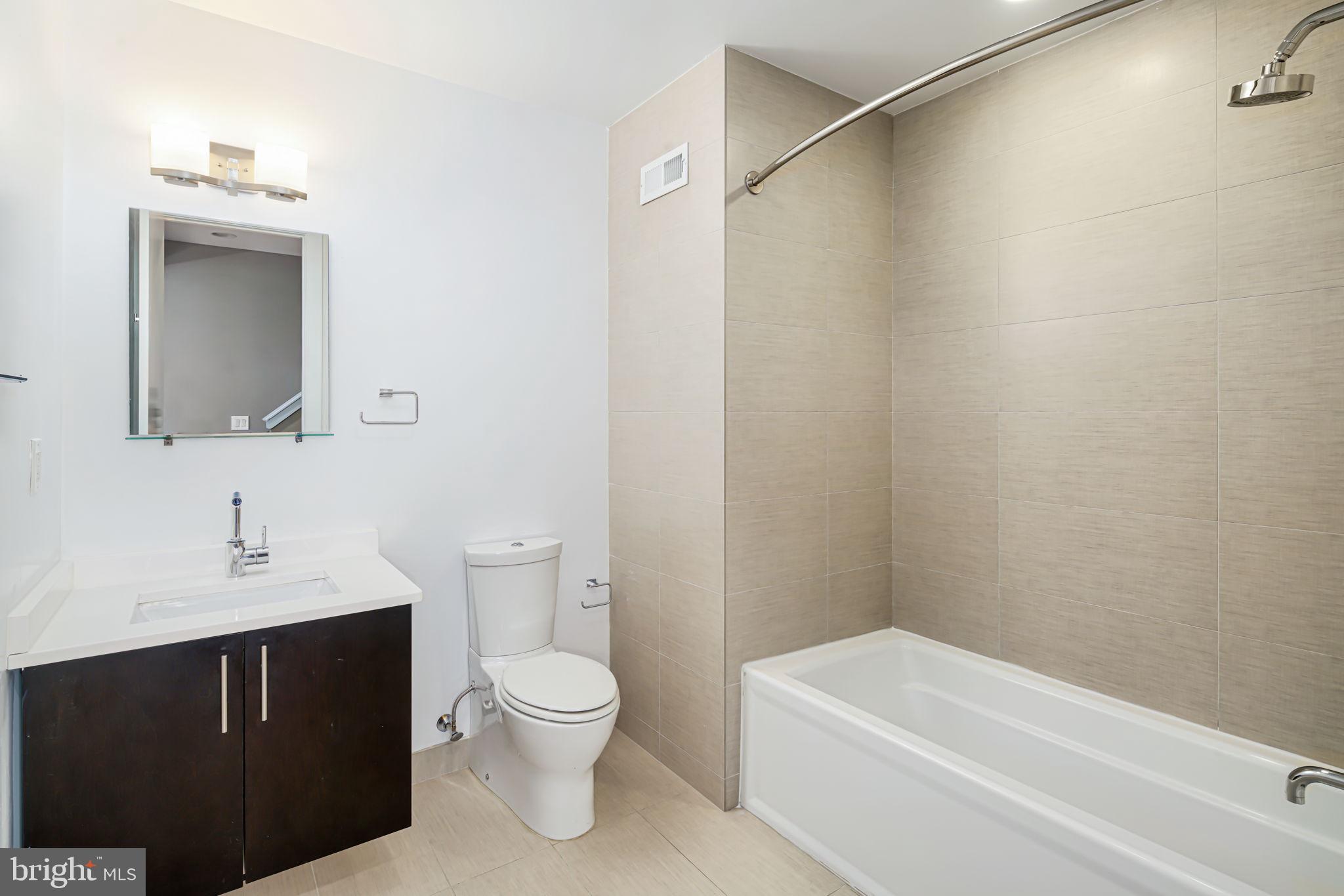 QUEEN VILLAGE - Residential