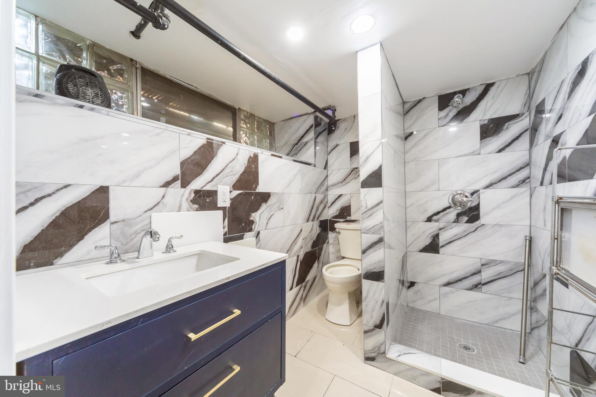 OXFORD CIRCLE - Residential