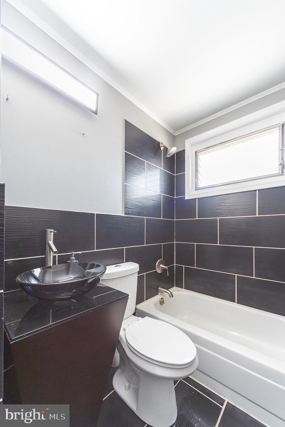 OXFORD CIRCLE - Residential