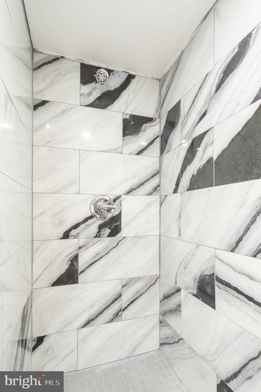 OXFORD CIRCLE - Residential