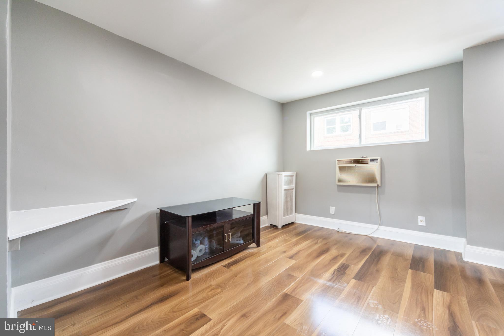 OXFORD CIRCLE - Residential