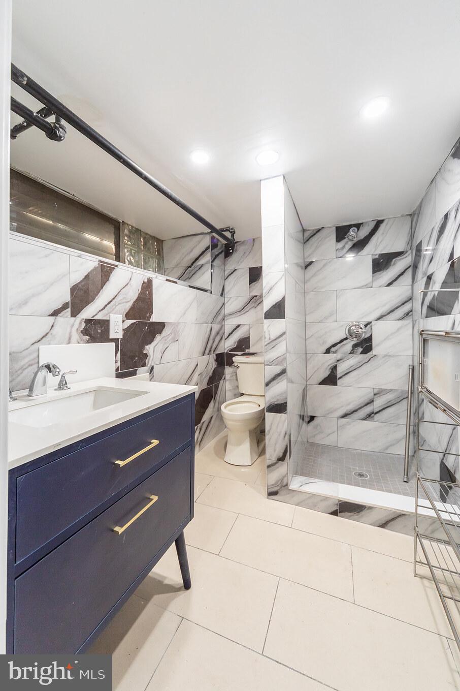 OXFORD CIRCLE - Residential