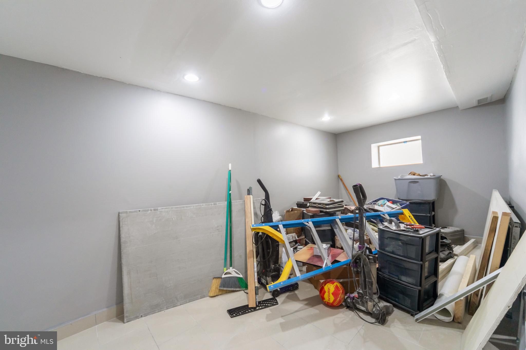 OXFORD CIRCLE - Residential