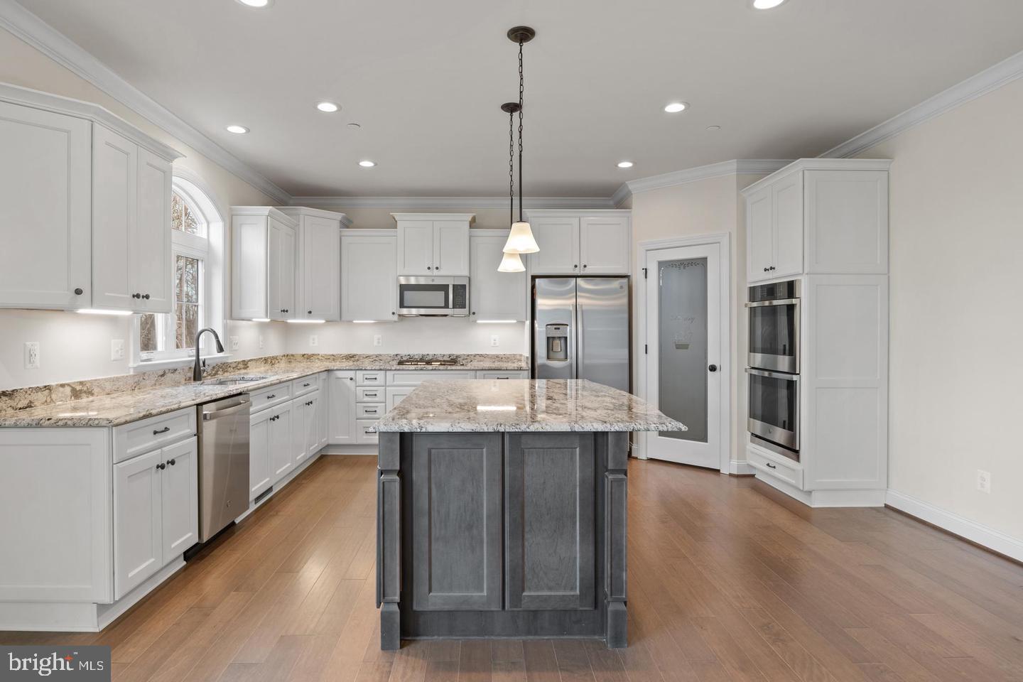8090 WELCOME ORCHARD PLACE