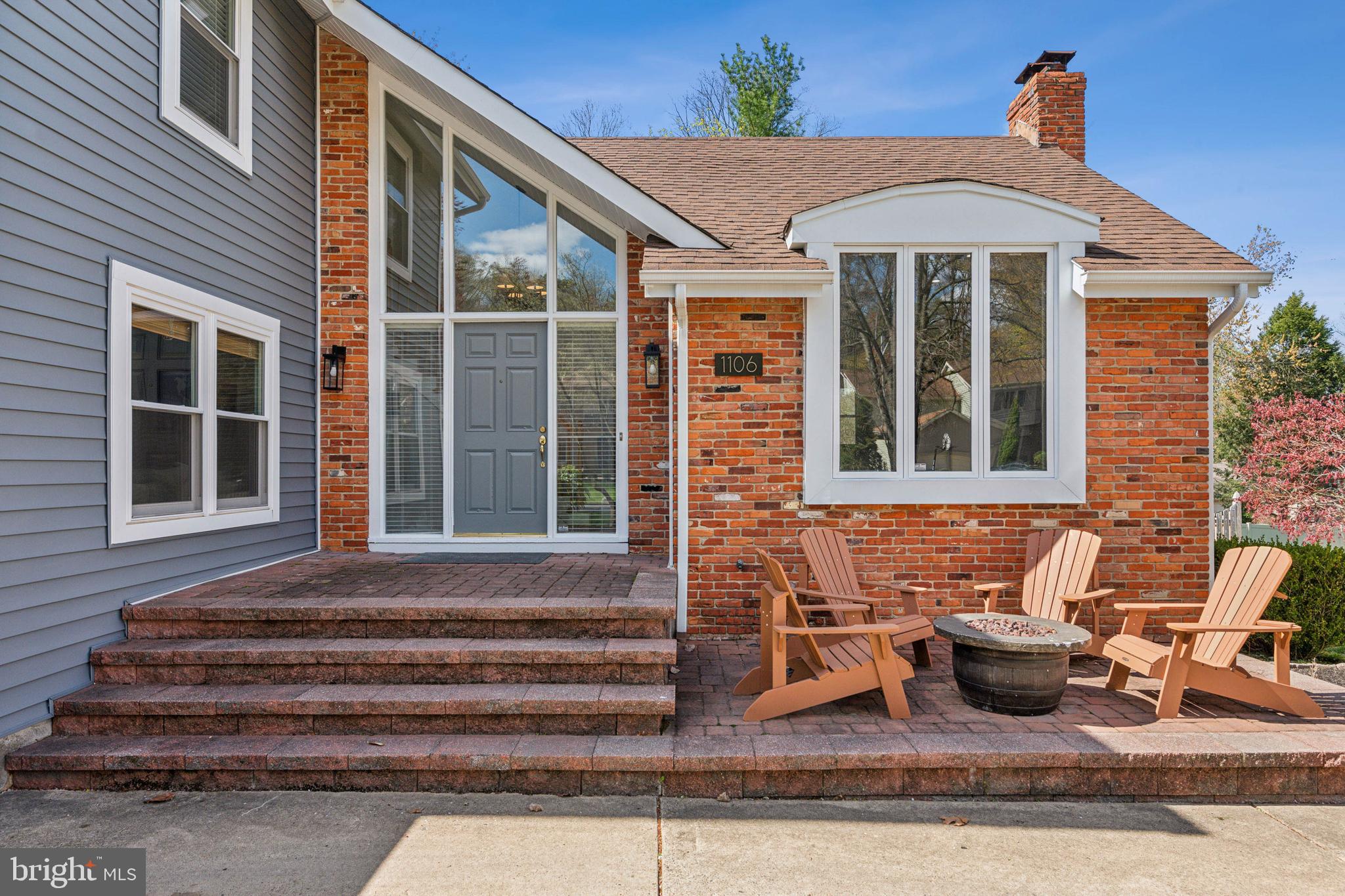1106 BUTTONWOOD DRIVE