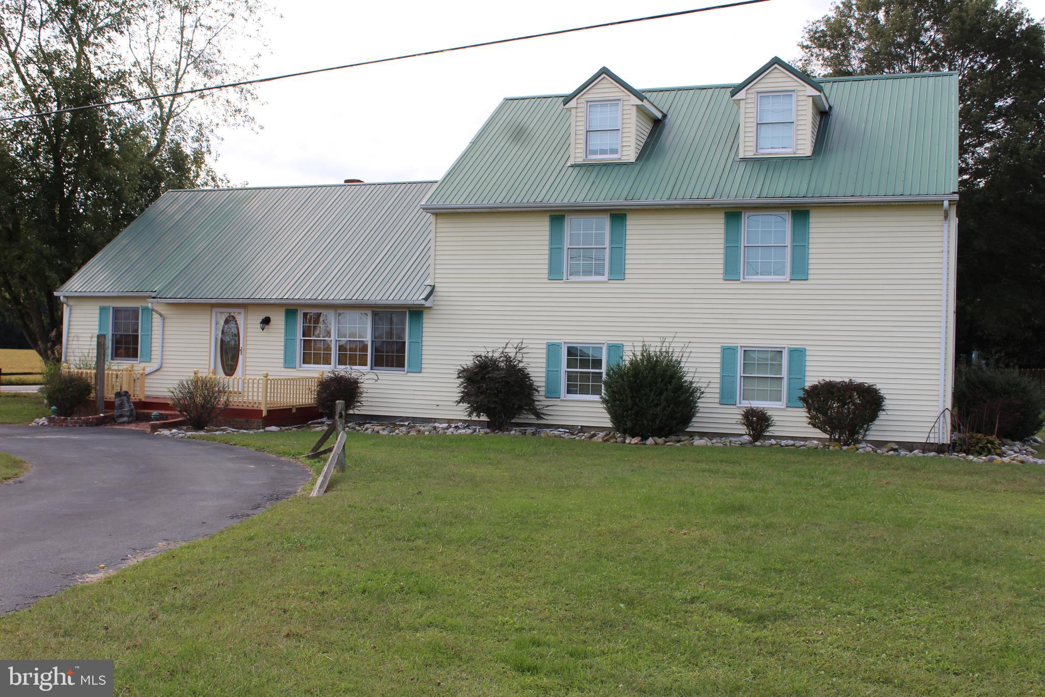 HOLIDAY MANOR - Residential