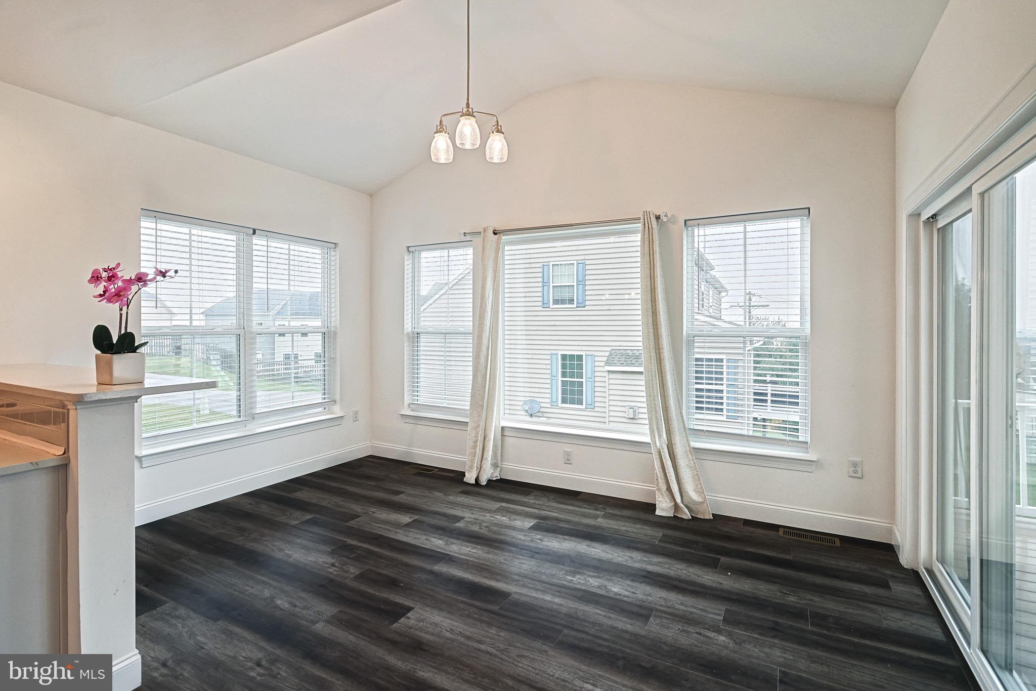 REGENTS GLEN/ROYAL OAKS - Residential