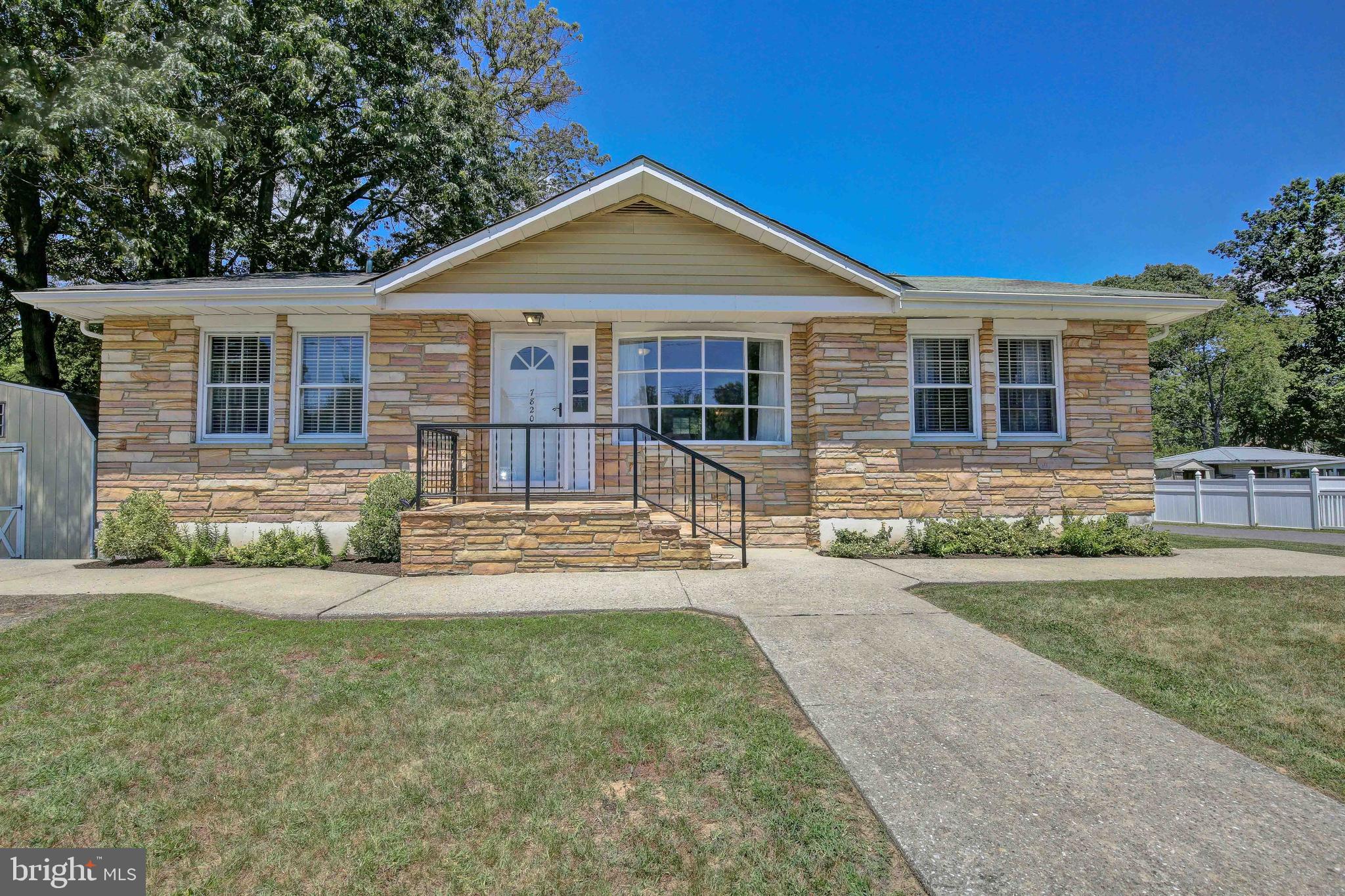 Three bedroom, one bathroom rancher with lots of natural light! Hardwood floors, stainless steel appliances, and a HUGE yard! Sale to include additional parcel located at 7825 Elizabeth Road. Call today to schedule a showing! Seller will review offers 7/6.