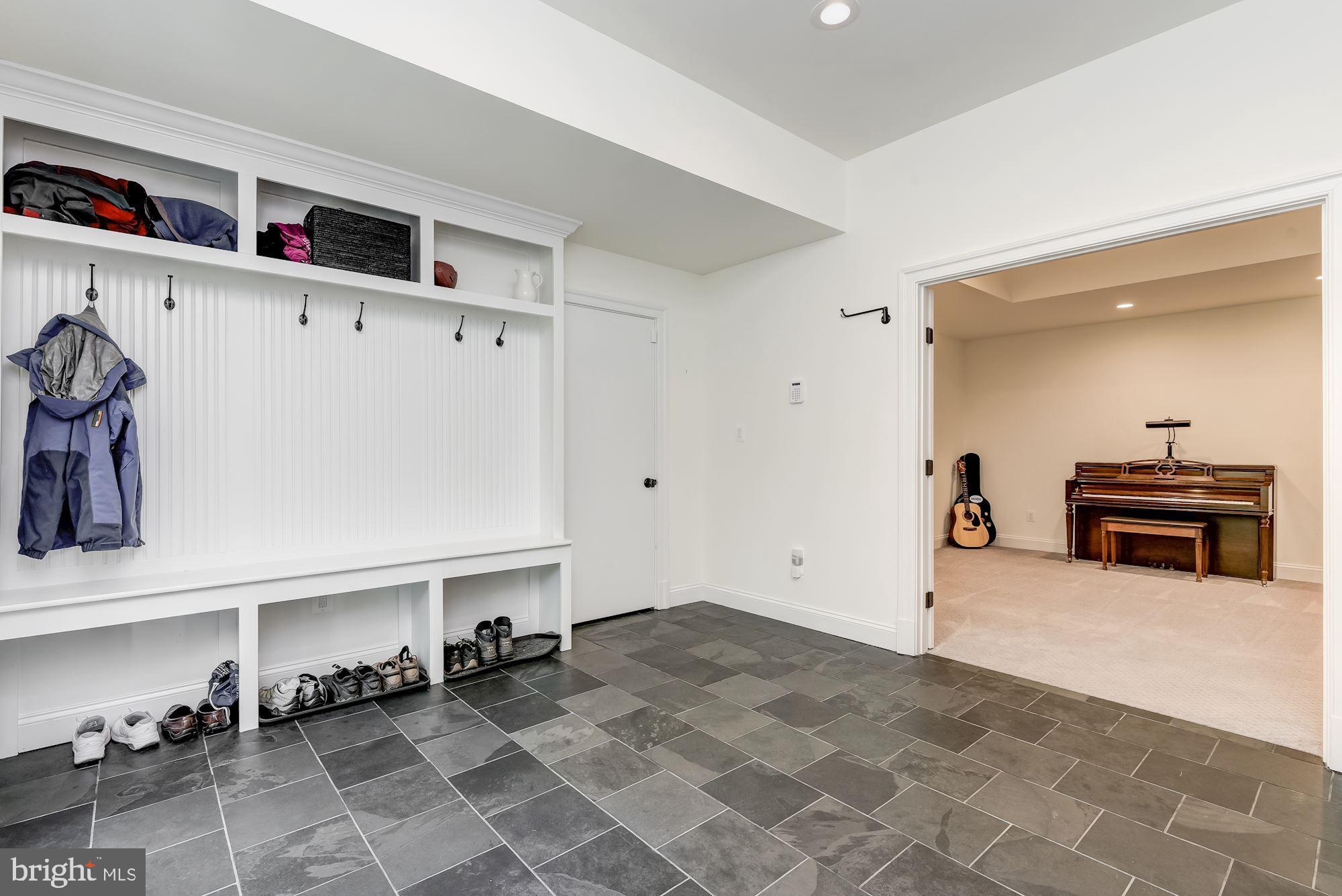 POTOMAC FALLS - Residential