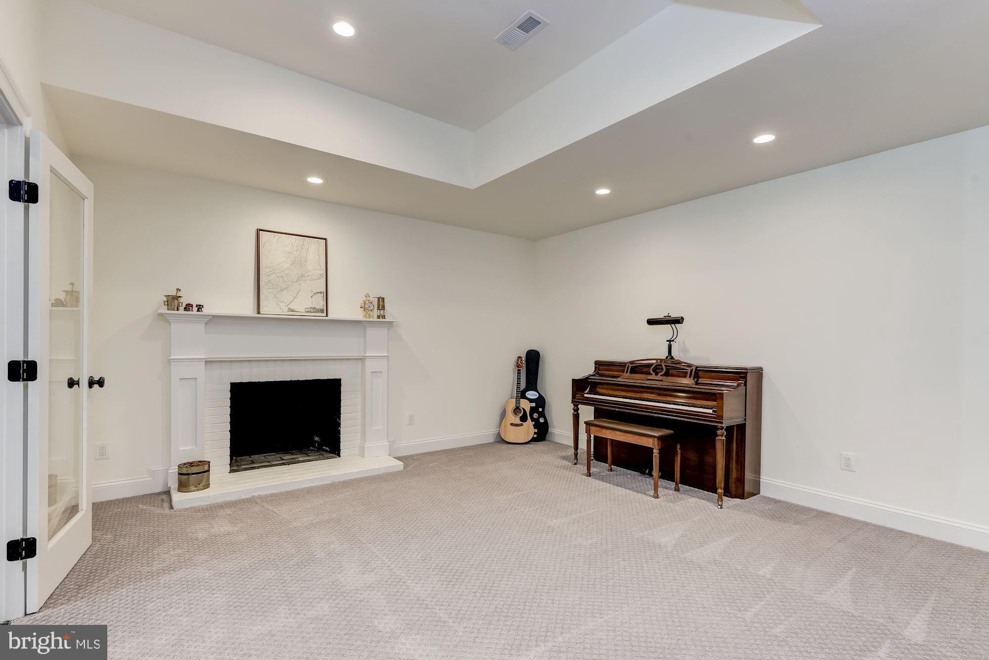 POTOMAC FALLS - Residential