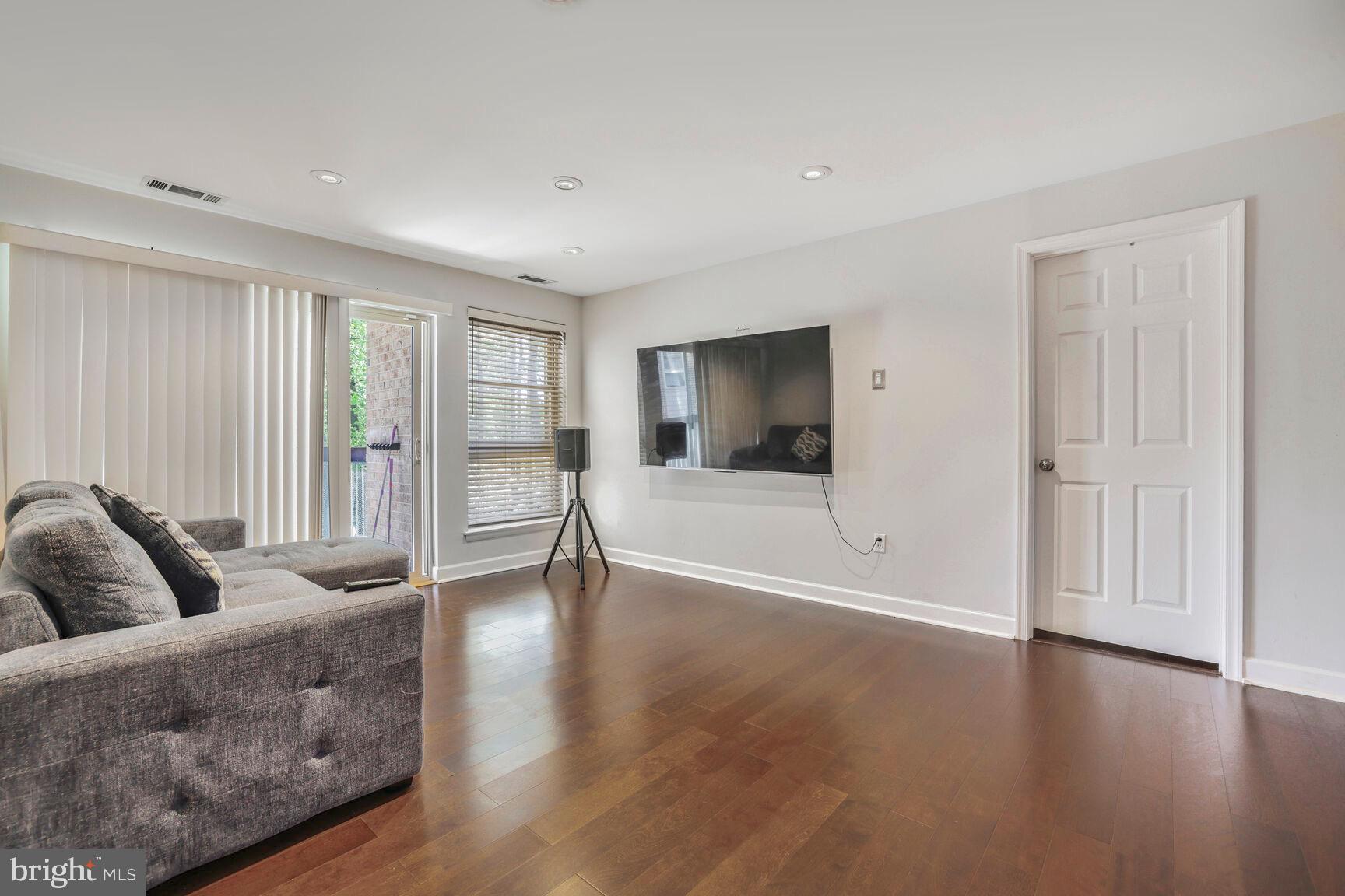 2211 GREENERY LANE 102-6