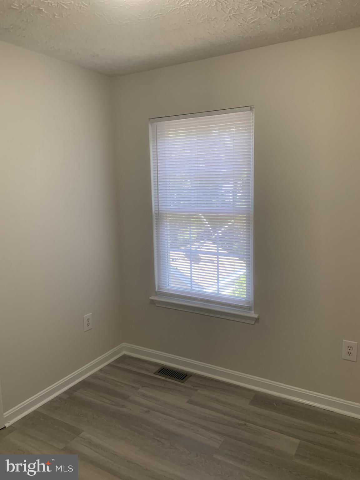 LAUREL GLEN - Residential Lease