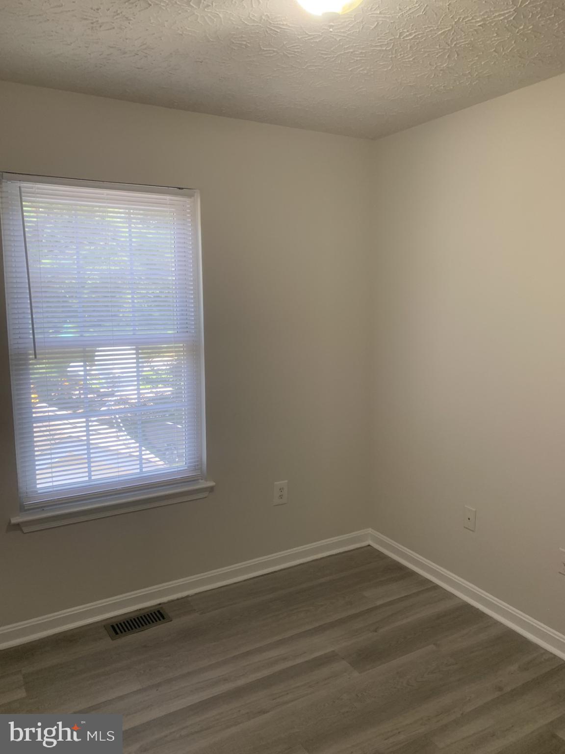 LAUREL GLEN - Residential Lease