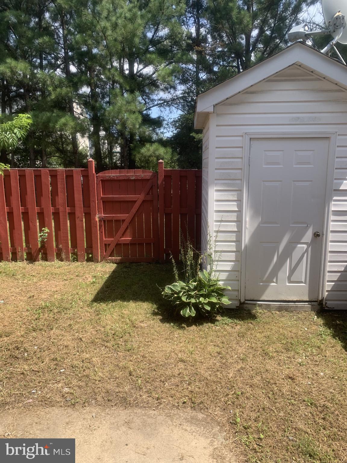 LAUREL GLEN - Residential Lease