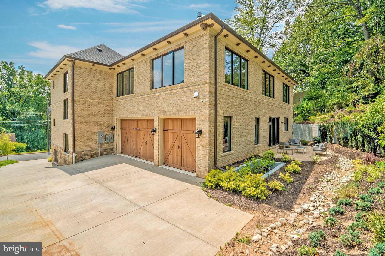 SALONA VILLAGE - Residential