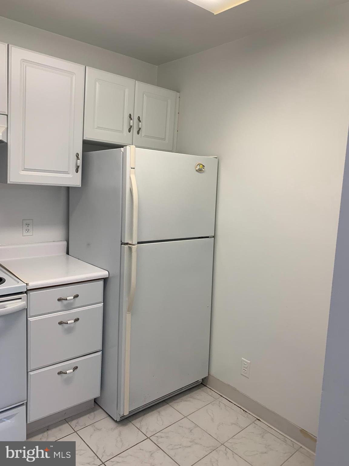 COLUMBIA TOWERS - Residential Lease