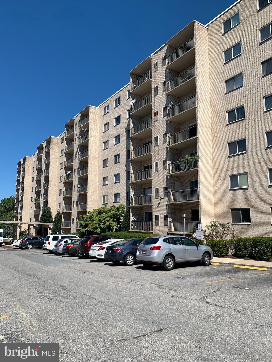 COLUMBIA TOWERS - Residential Lease