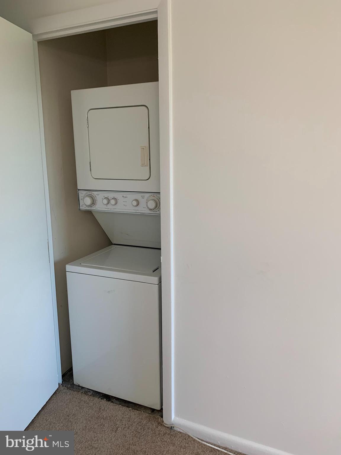 COLUMBIA TOWERS - Residential Lease