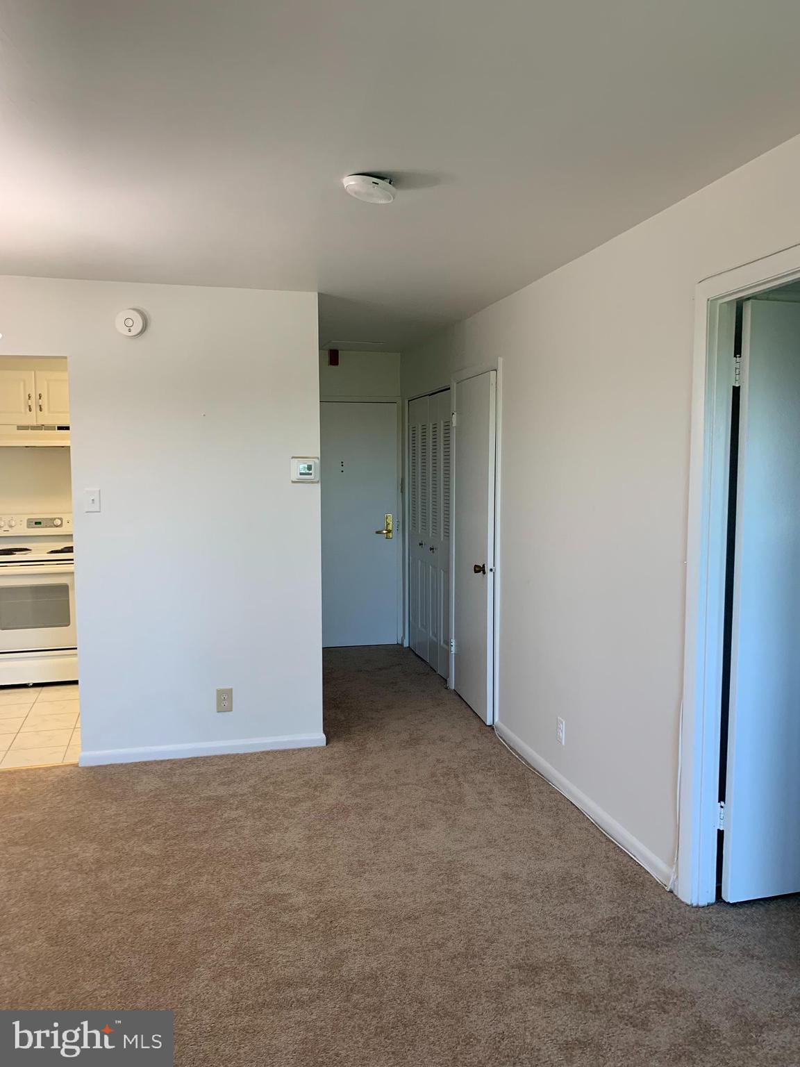 COLUMBIA TOWERS - Residential Lease