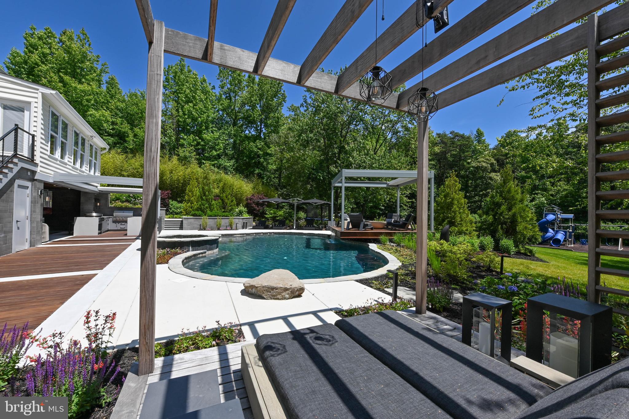 CROSS CREEK COMPASS POINTE - Residential