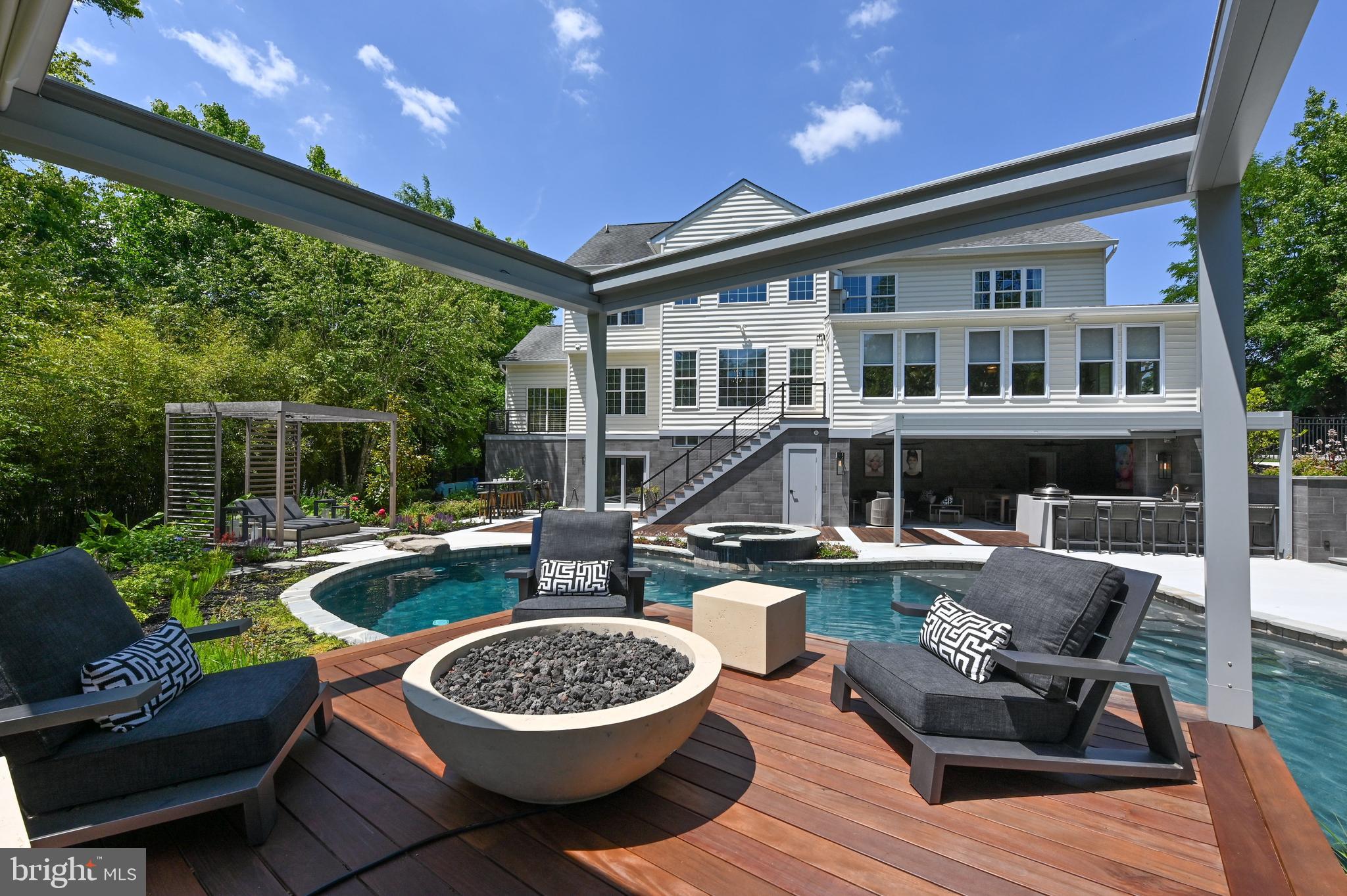CROSS CREEK COMPASS POINTE - Residential