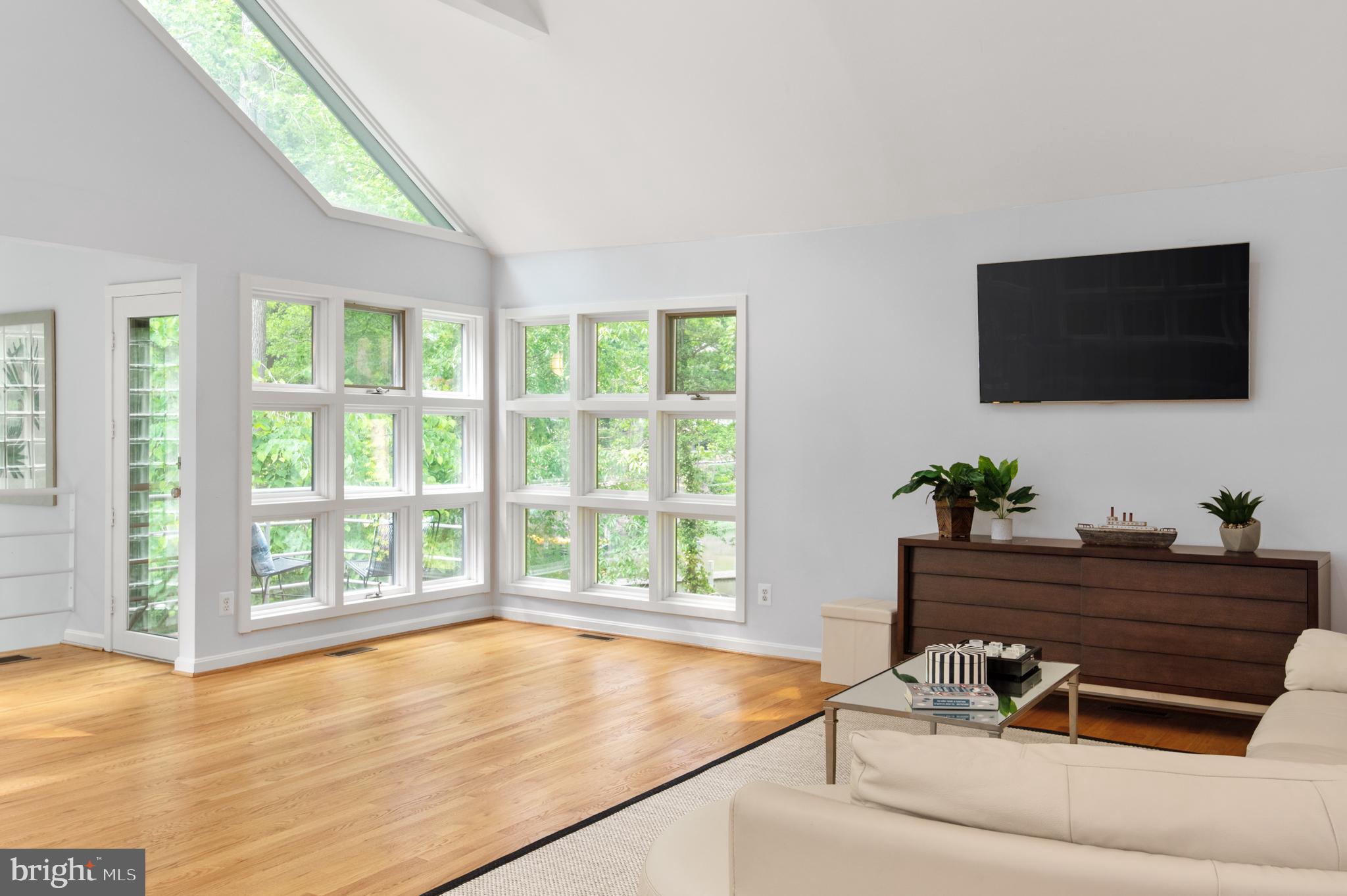 ANNAPOLIS COVE - Residential