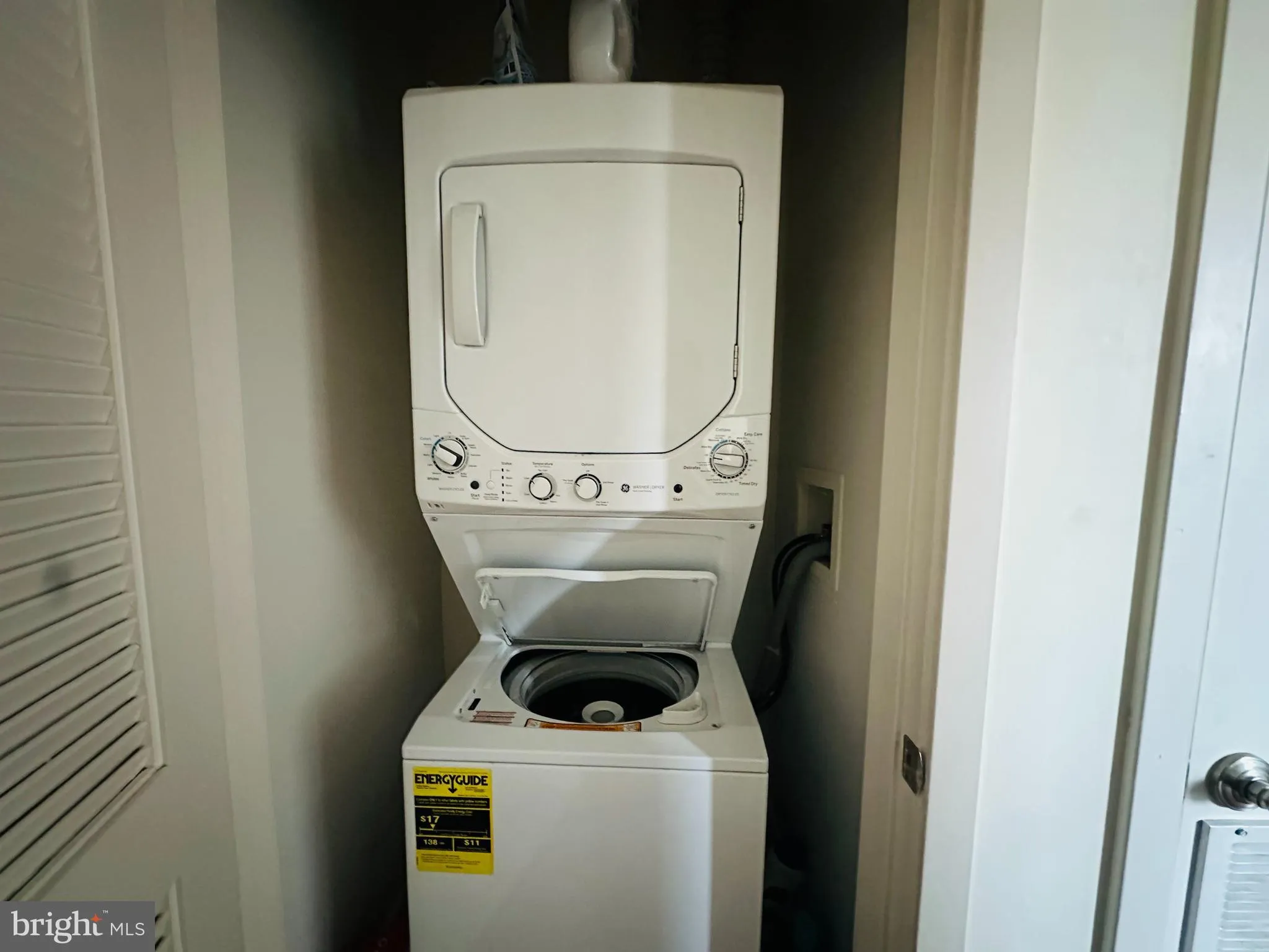 Baltimore, Maryland 21218, United States, 2 Bedrooms Bedrooms, ,2 BathroomsBathrooms,Residential,Pending,19578