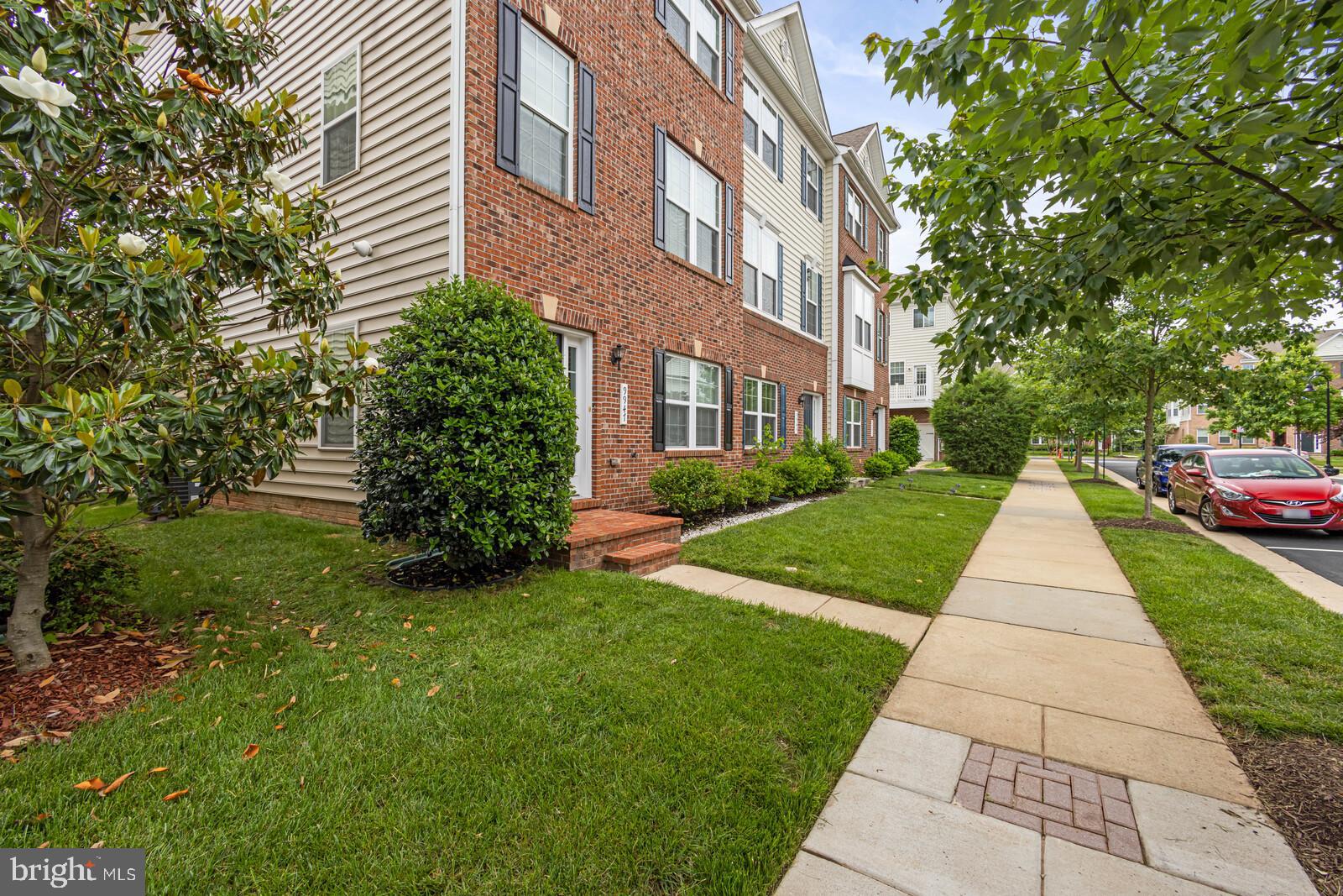 HASTINGS MARKETPLACE - Residential Lease