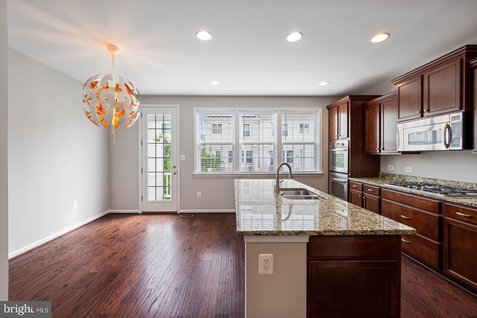 HASTINGS MARKETPLACE - Residential Lease