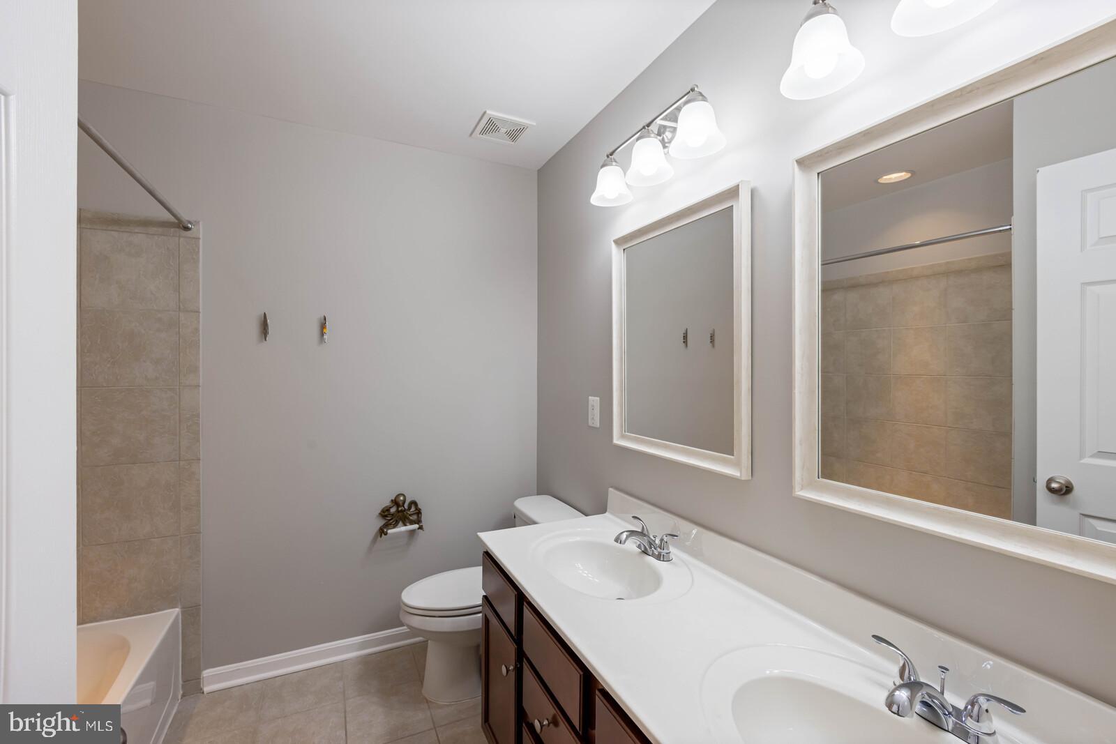 HASTINGS MARKETPLACE - Residential Lease