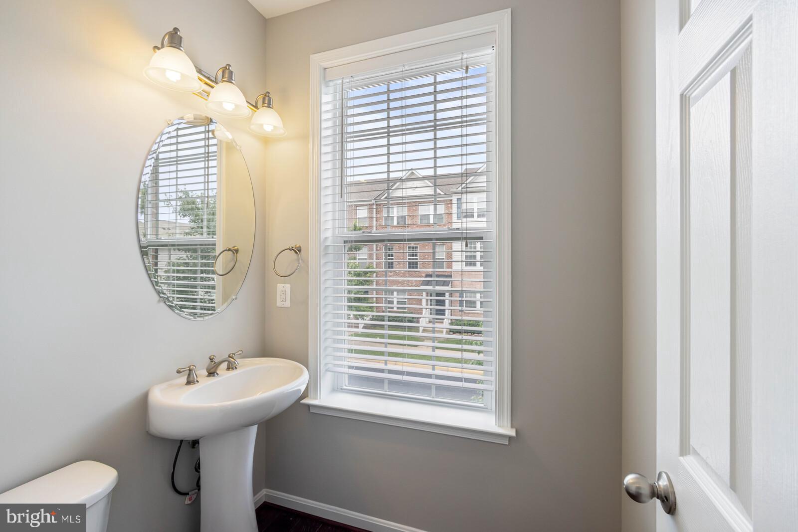 HASTINGS MARKETPLACE - Residential Lease