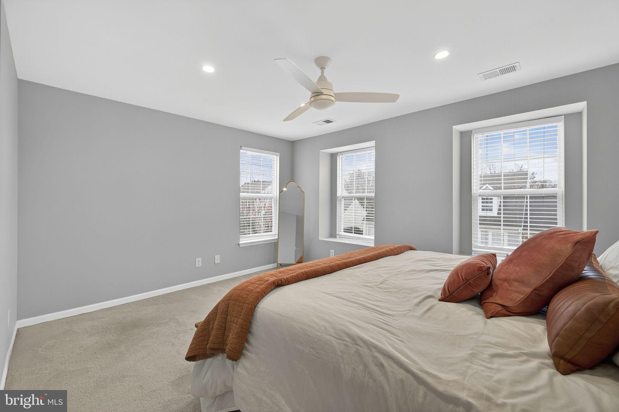 ASHBURN FARM - Residential