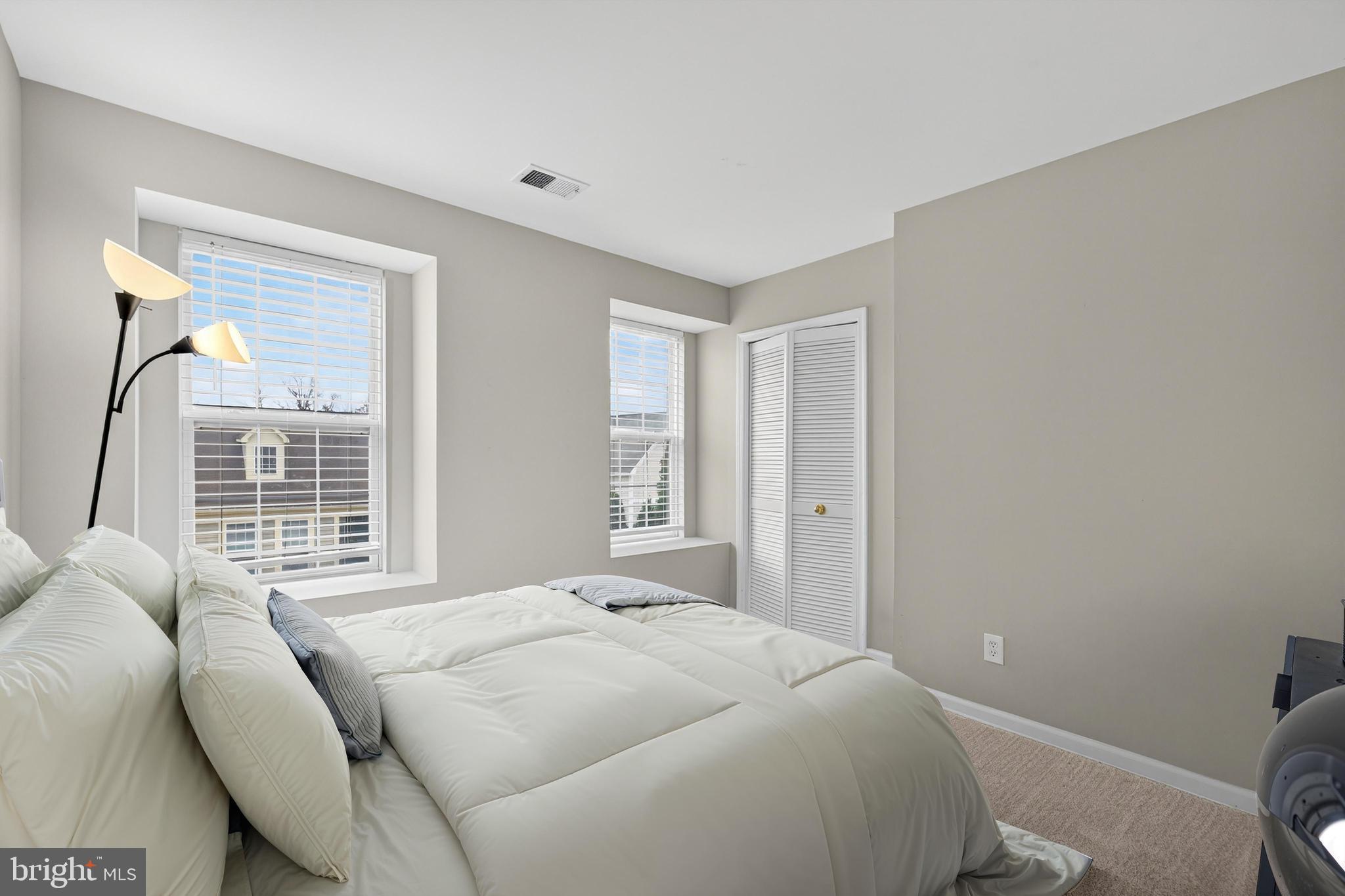 ASHBURN FARM - Residential