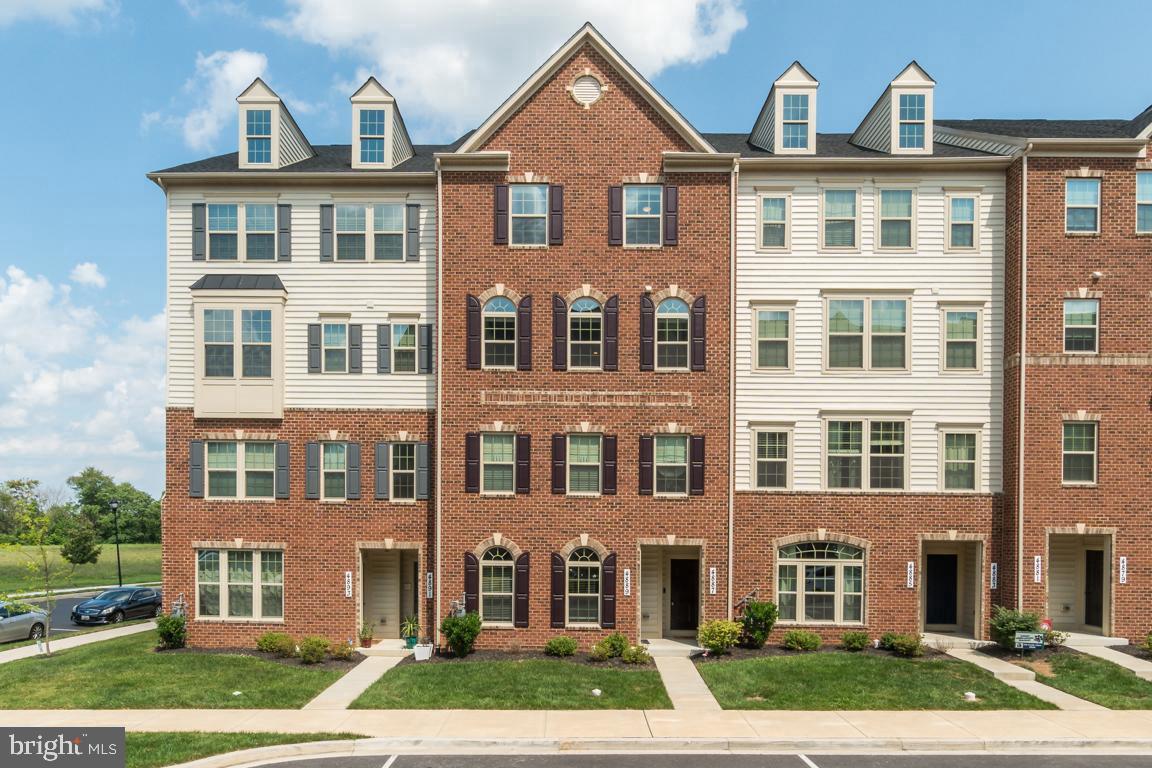 VACANT, SHOWING ANYTIME. INCOME NEEDS TO BE AT LEAST 3 TIMES OF THE RENT WITH CREDIT SCORE 700 OR MORE. Bright and expansive top floor condo-style townhouse of Picasso Model in popular Linton at Ballenger! Spread out and relax on 2,800+ sqft!!This upper floor condo unit is larger than many townhouses! Enter into the garage and walk up to the main level featuring a living room, half bath, family room with gas fireplace and a walk out to a rear deck. Gourmet kitchen with stainless steel appliances, granite tops and an island with seating. Hardwood flooring in the kitchen and family room. Large secondary bedrooms on the top level along with a Master Bedroom of your dreams! Two walk in closets! A tray ceiling with ceiling fan! Master bathroom with two individual sinks! Roman Shower! Ample guest parking in front as well as an attached 1-car garage and driveway. Enjoy the tot lots and community pool in the summers . Linton at Ballenger is conveniently located near downtown Frederick with its many shops and restaurants. Close to 270 for easy commuting to MoCo and DC.