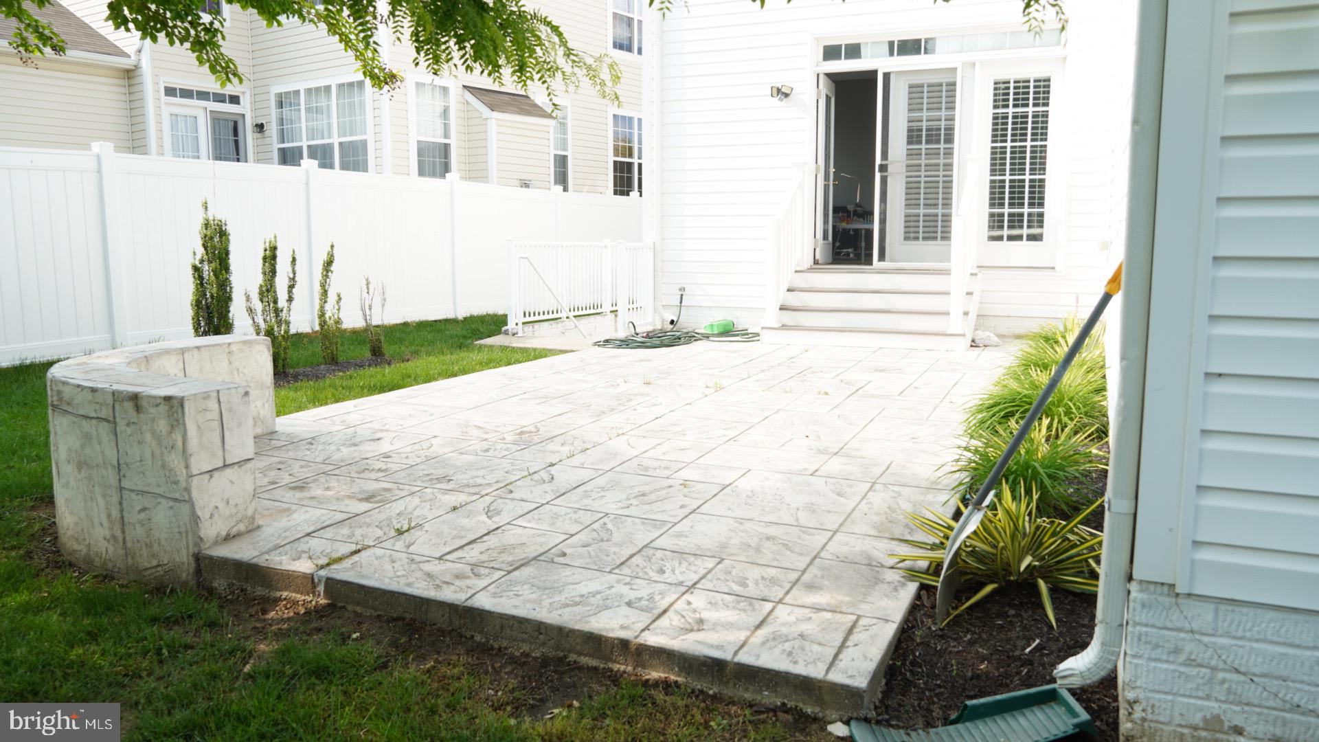 WOODMORE TOWNE CENTRE - Residential Lease