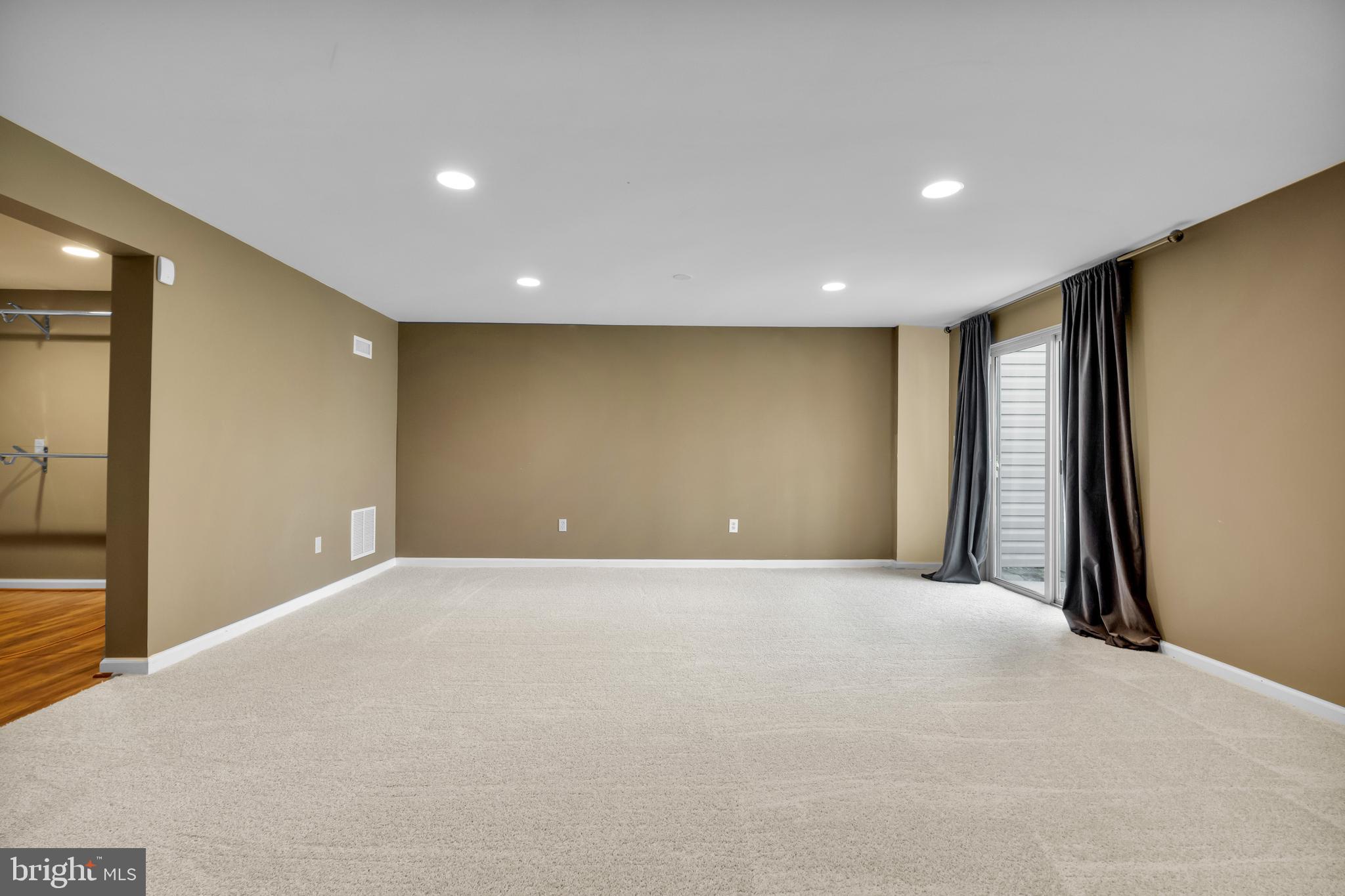 VILLAGE OF VALLEY GR - Residential Lease