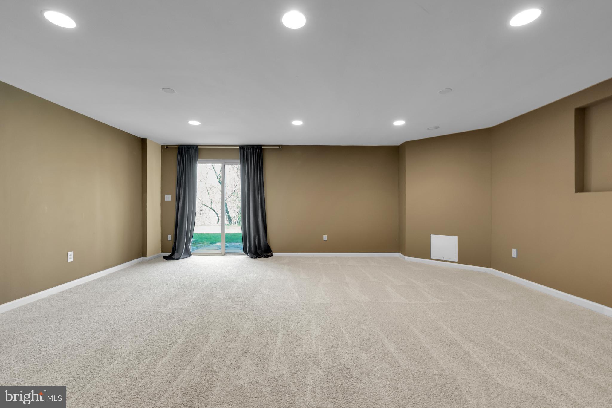 VILLAGE OF VALLEY GR - Residential Lease