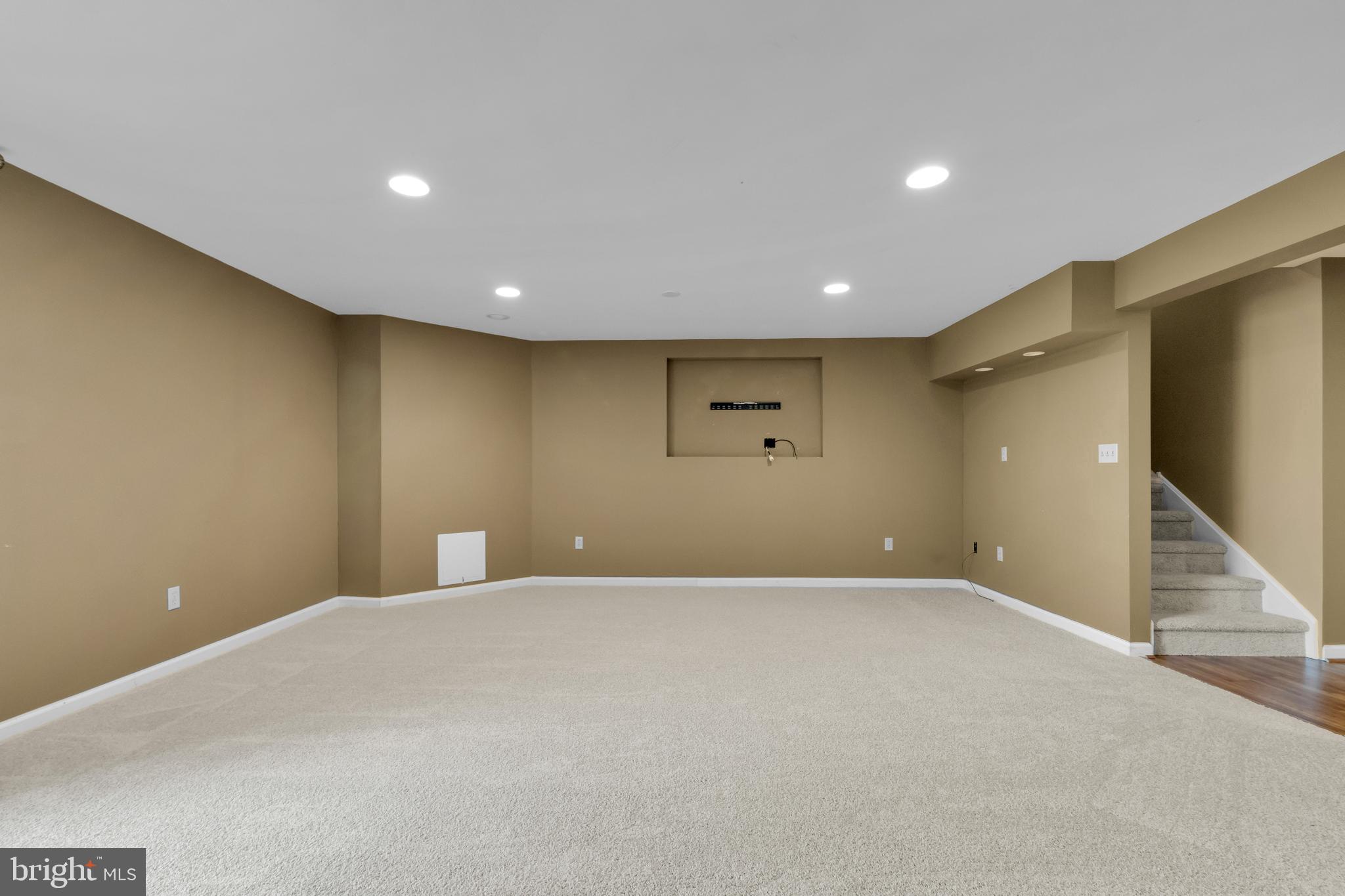 VILLAGE OF VALLEY GR - Residential Lease