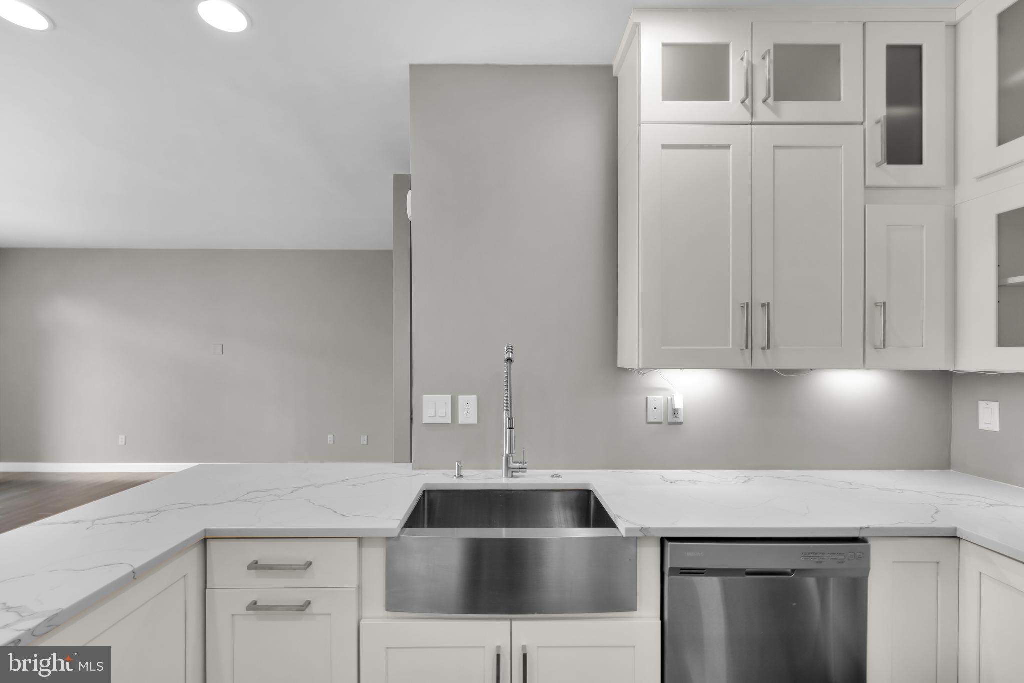 VILLAGE OF VALLEY GR - Residential Lease