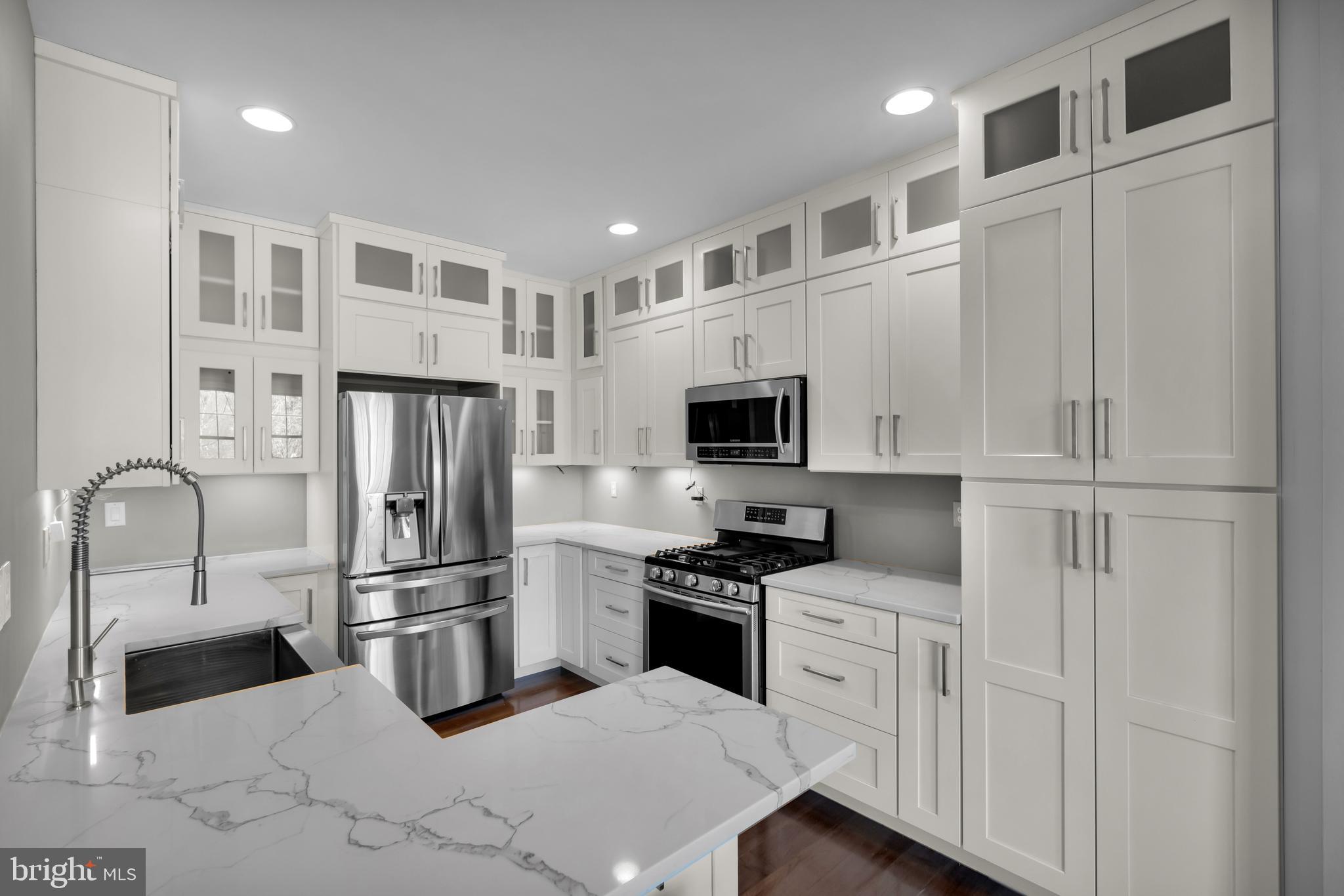 VILLAGE OF VALLEY GR - Residential Lease