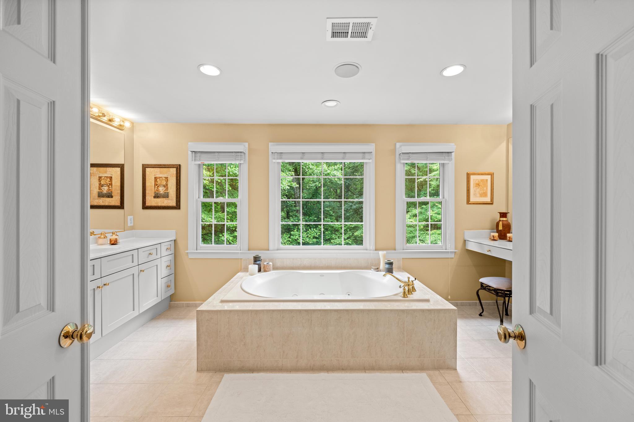 SHAKER GROVE - Residential