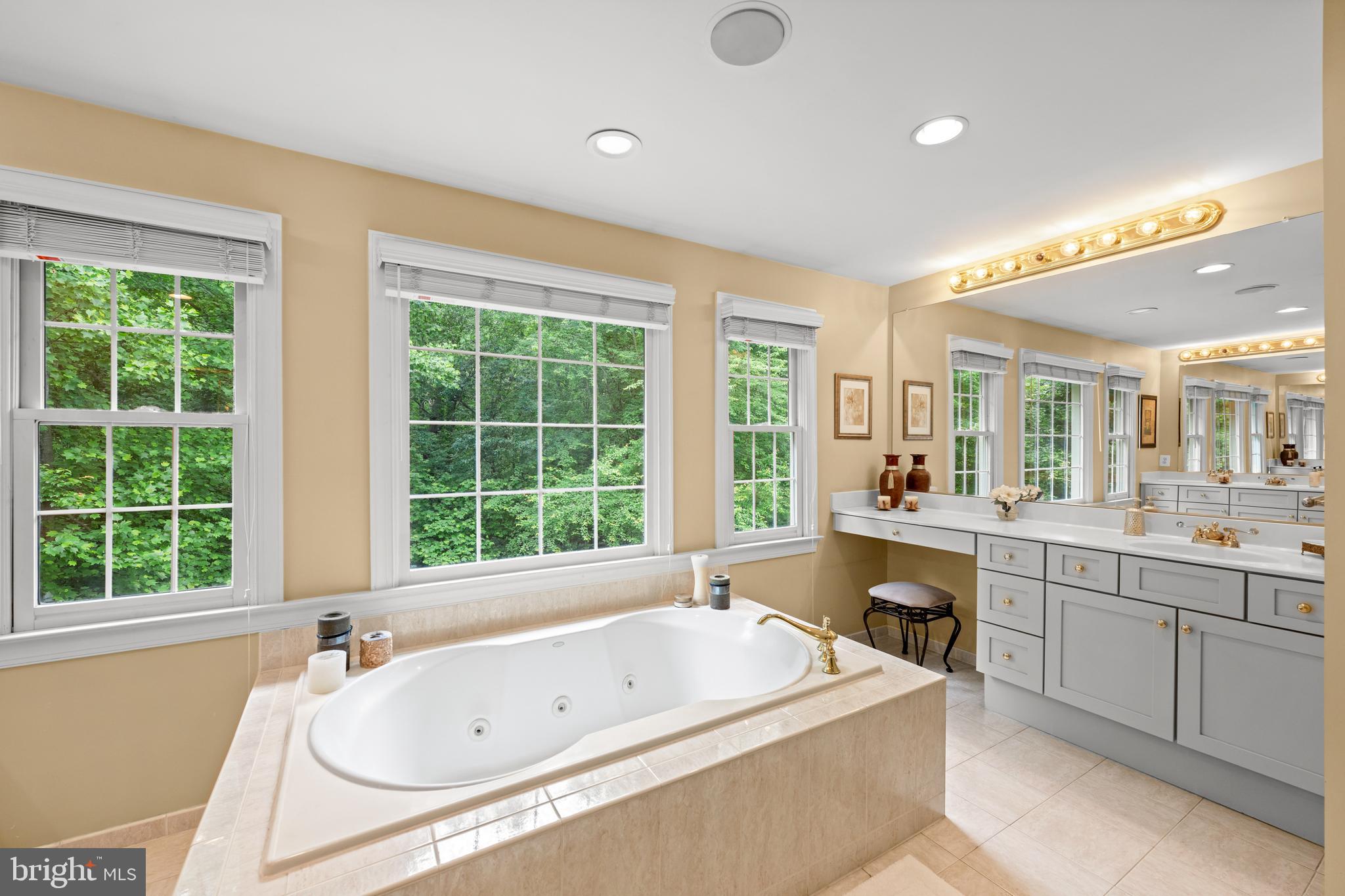 SHAKER GROVE - Residential