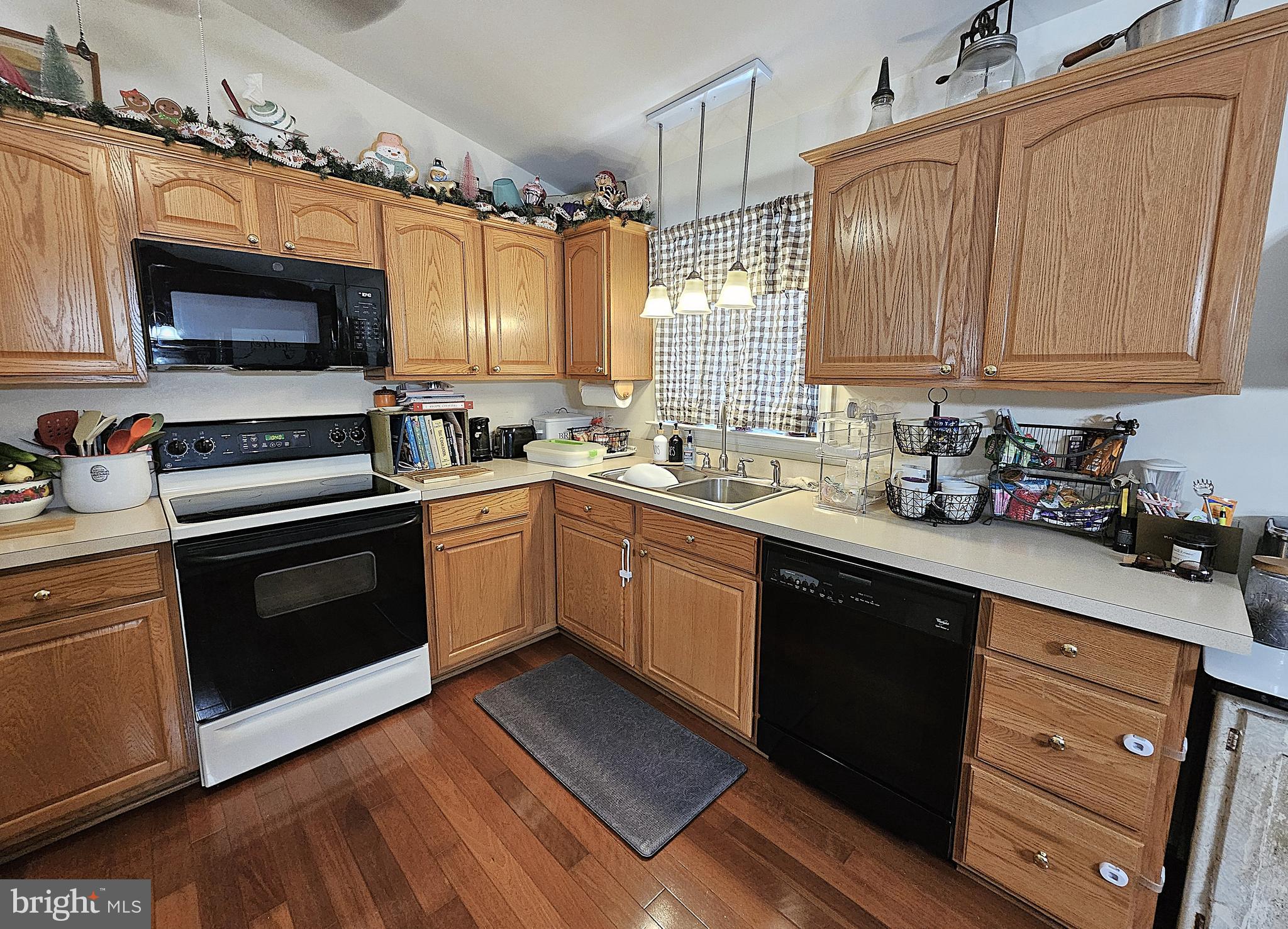 LAYDAN VILLAGE - Residential