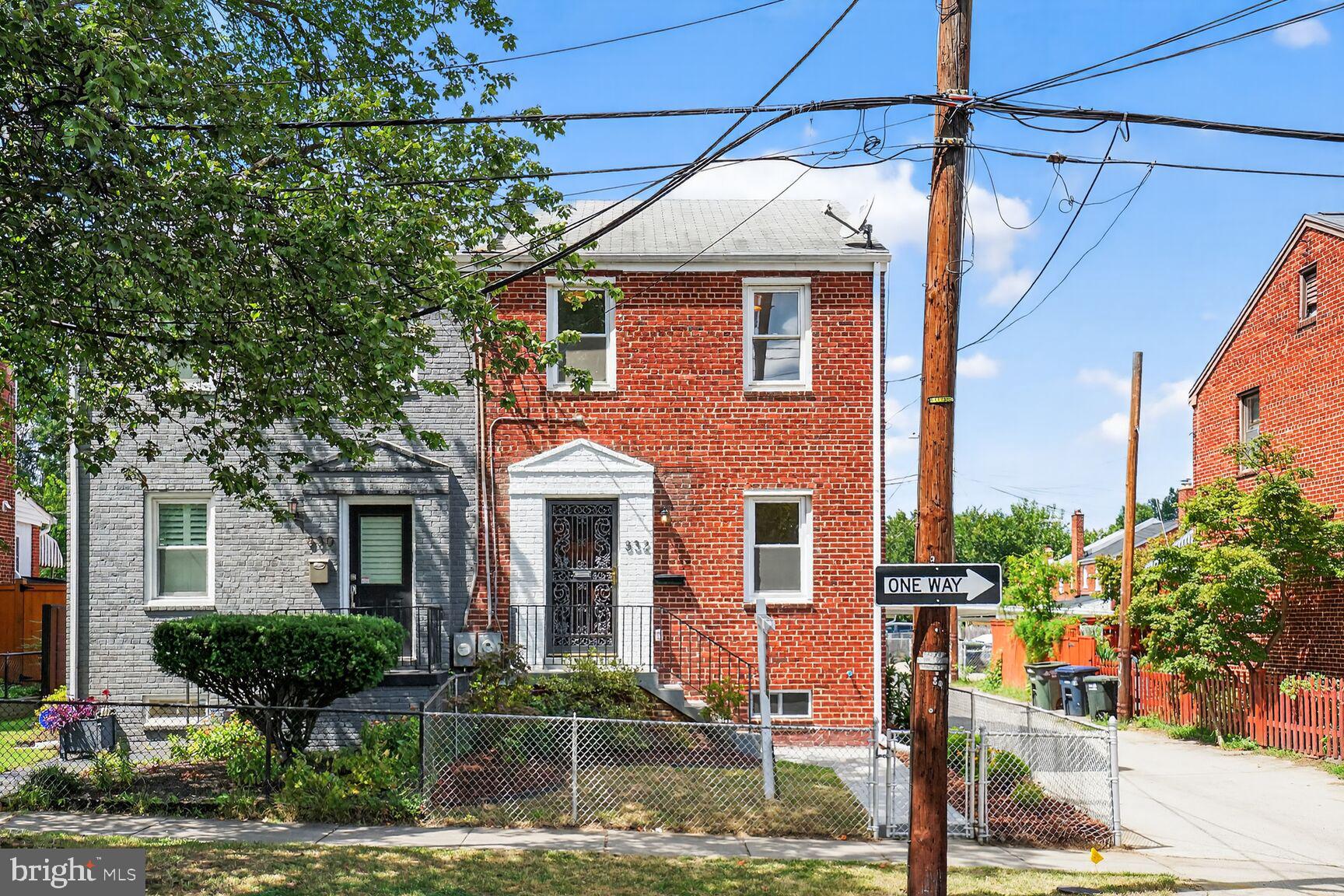 832 DELAFIELD STREET NE