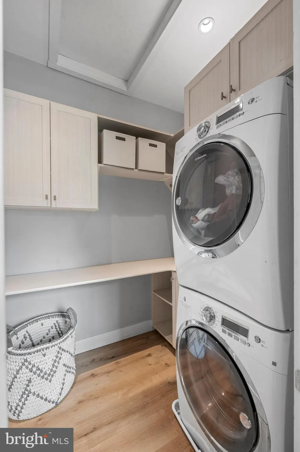 Berwyn, Pennsylvania 19312, United States, 5 Bedrooms Bedrooms, ,5 BathroomsBathrooms,Residential,Pending,127858