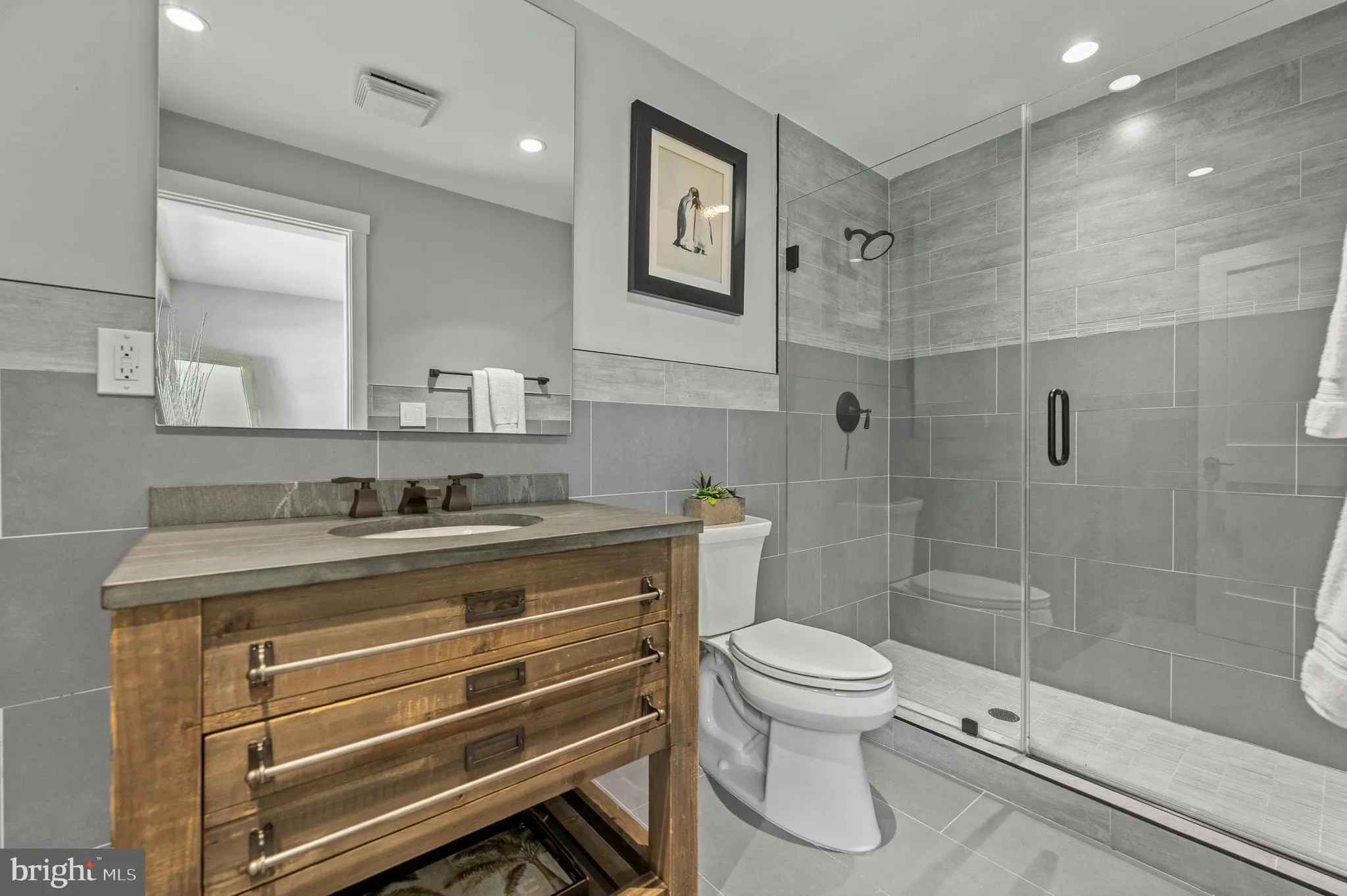 Berwyn, Pennsylvania 19312, United States, 5 Bedrooms Bedrooms, ,5 BathroomsBathrooms,Residential,Pending,127858