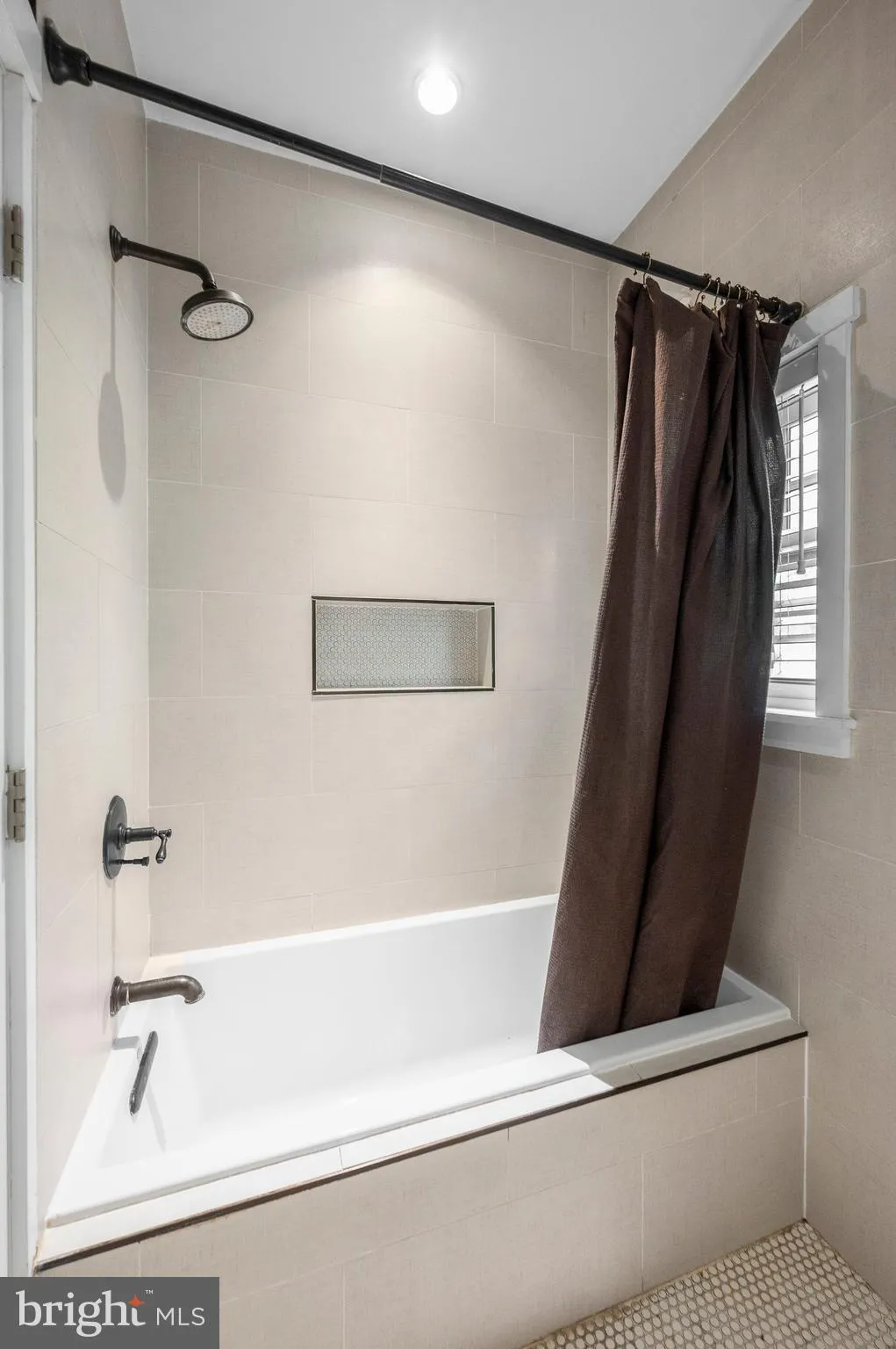 Berwyn, Pennsylvania 19312, United States, 5 Bedrooms Bedrooms, ,5 BathroomsBathrooms,Residential,Pending,127858