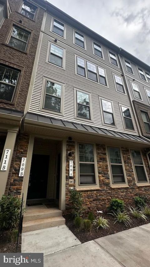 709 THOMAS LN B MANASSAS PARK VA 20111