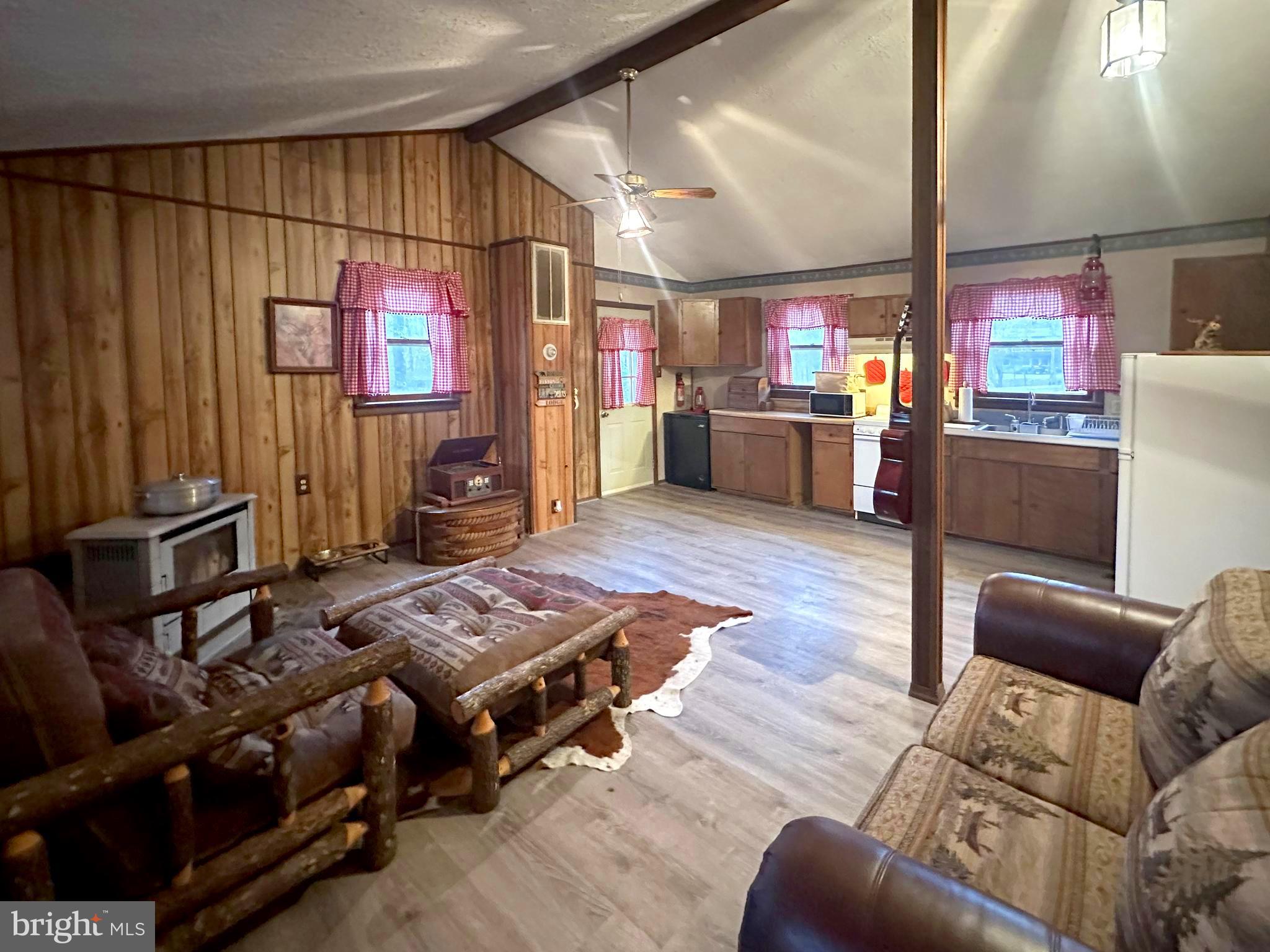 SLEEPY CREEK MT RETREAT - Residential